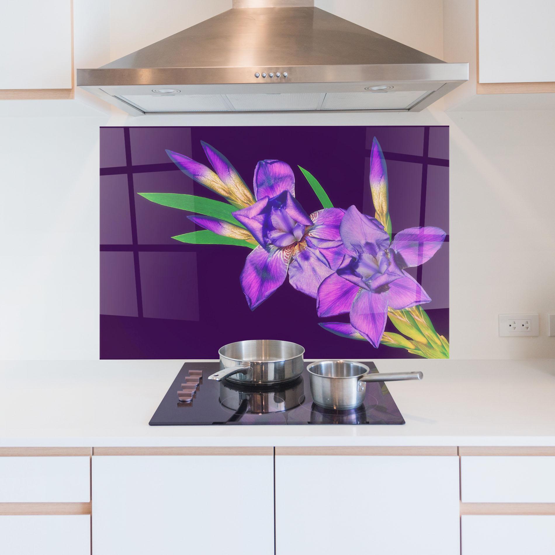 Стъклен панел за кухня Iris On Purple mockup 5