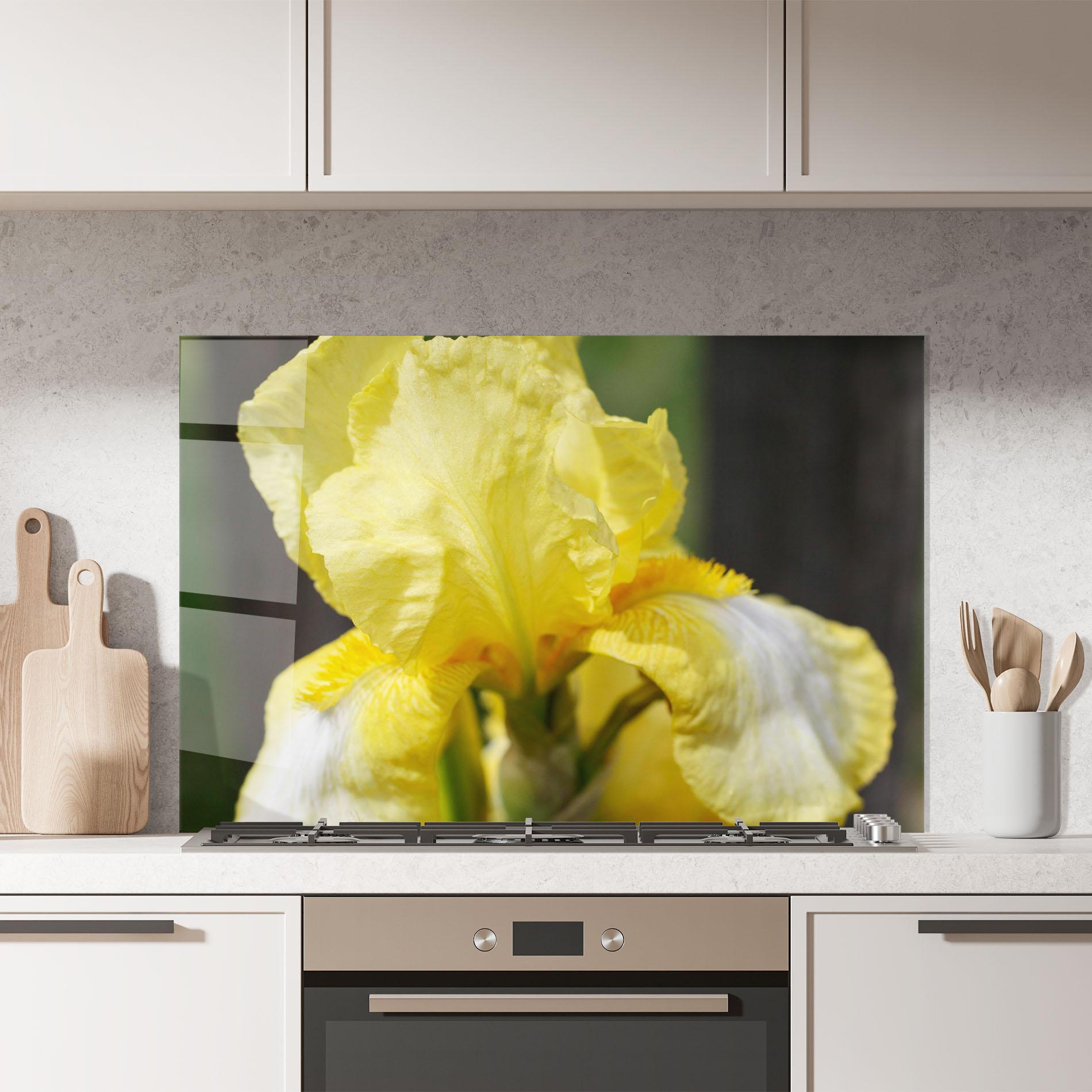 Стъклен панел за кухня Garden Yellow Iris mockup 7