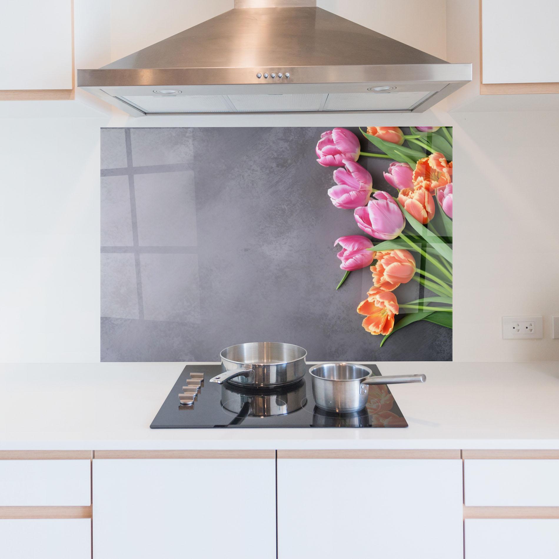 Стъклен панел за кухня Light Orange Pink Tulips mockup 5