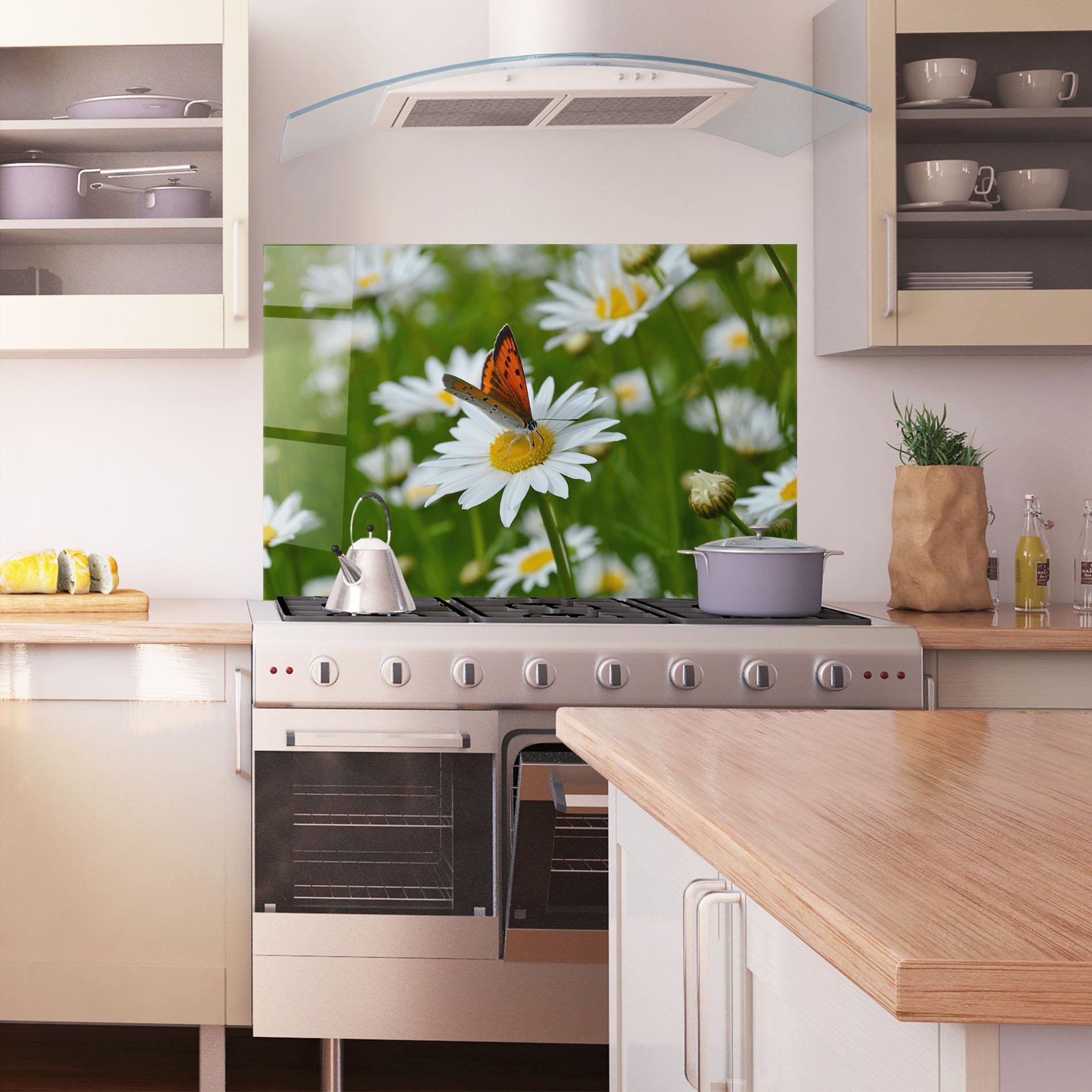Стъклен панел за кухня Butterfly On Daisy mockup 1