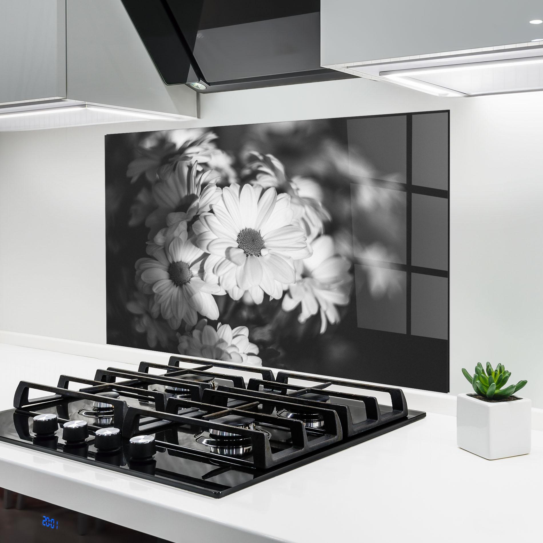 Стъклен панел за кухня Grey Daisy mockup 6