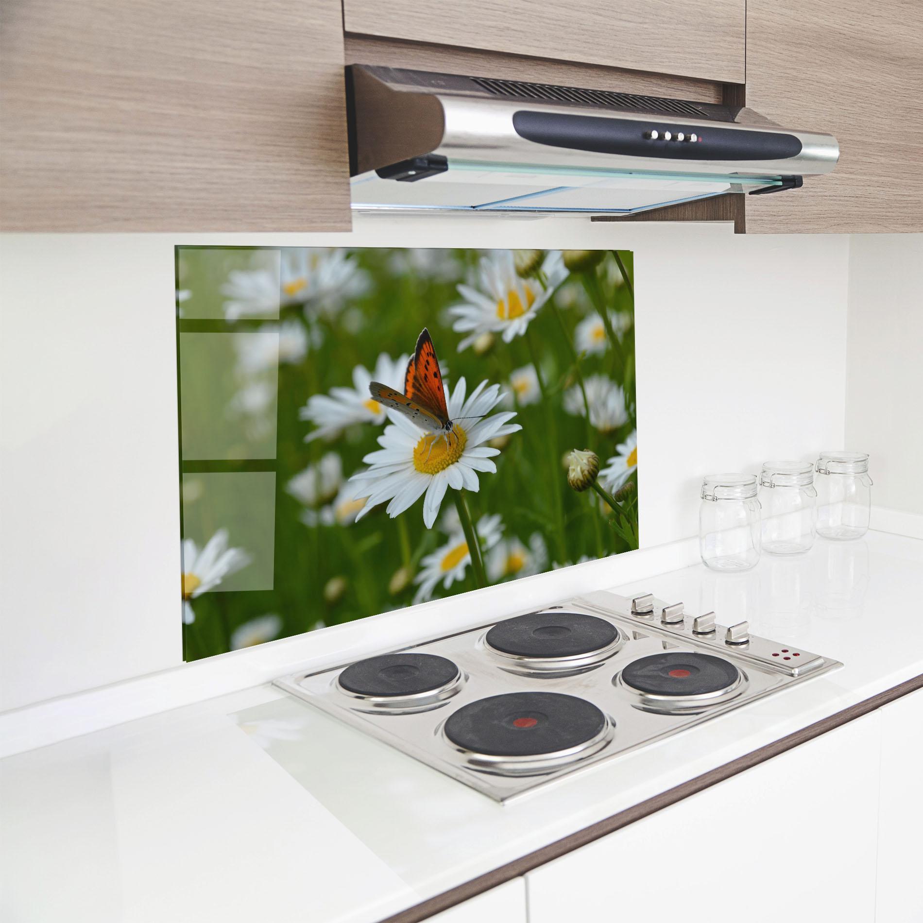 Стъклен панел за кухня Butterfly On Daisy mockup 8