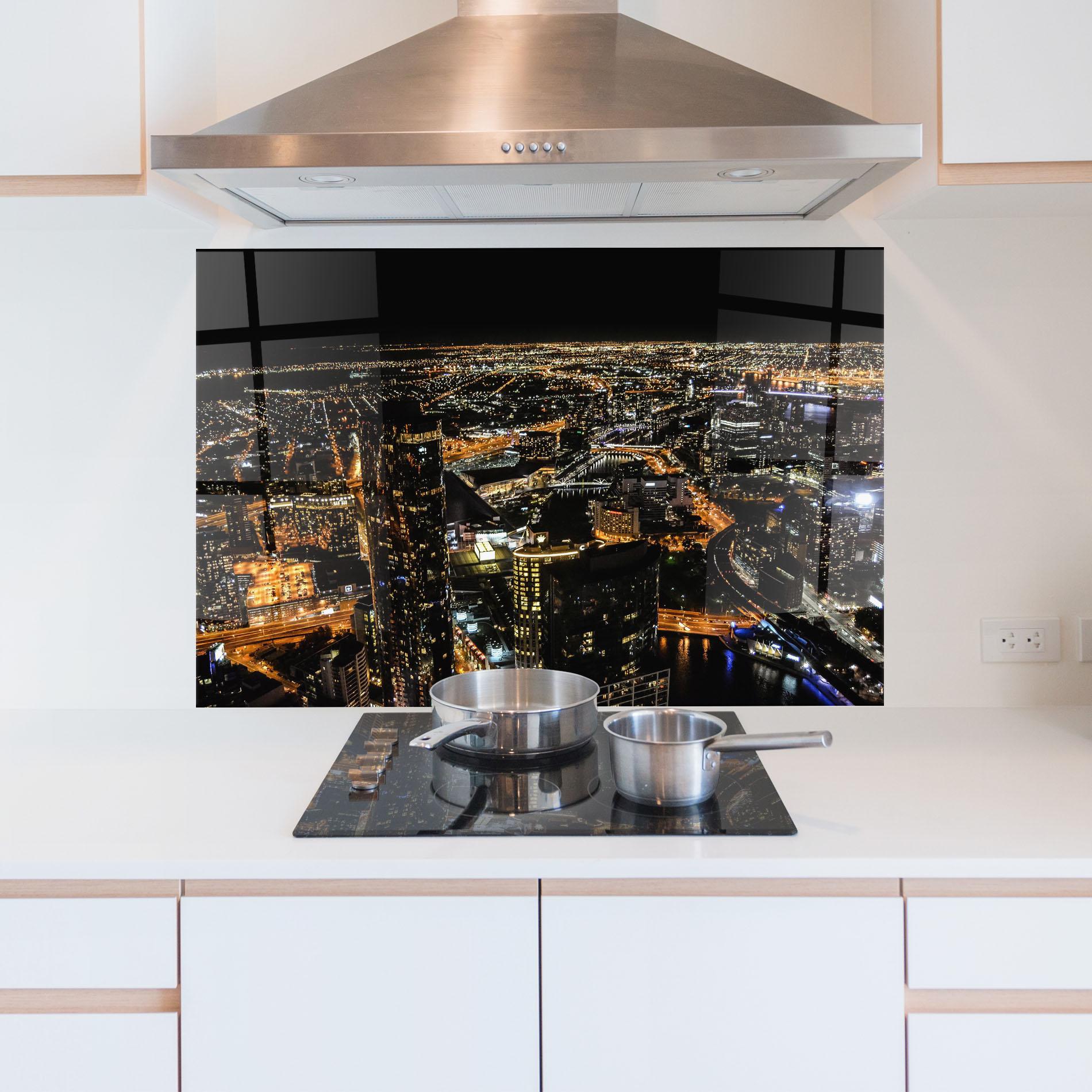 Стъклен панел за кухня Black City Light mockup 5