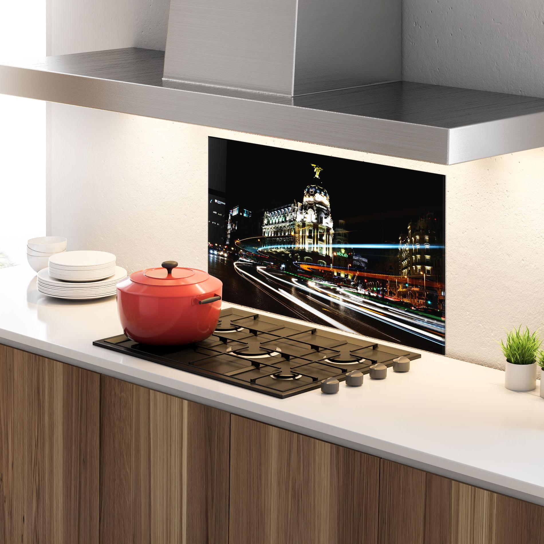 Стъклен панел за кухня Madrid At Night mockup 4