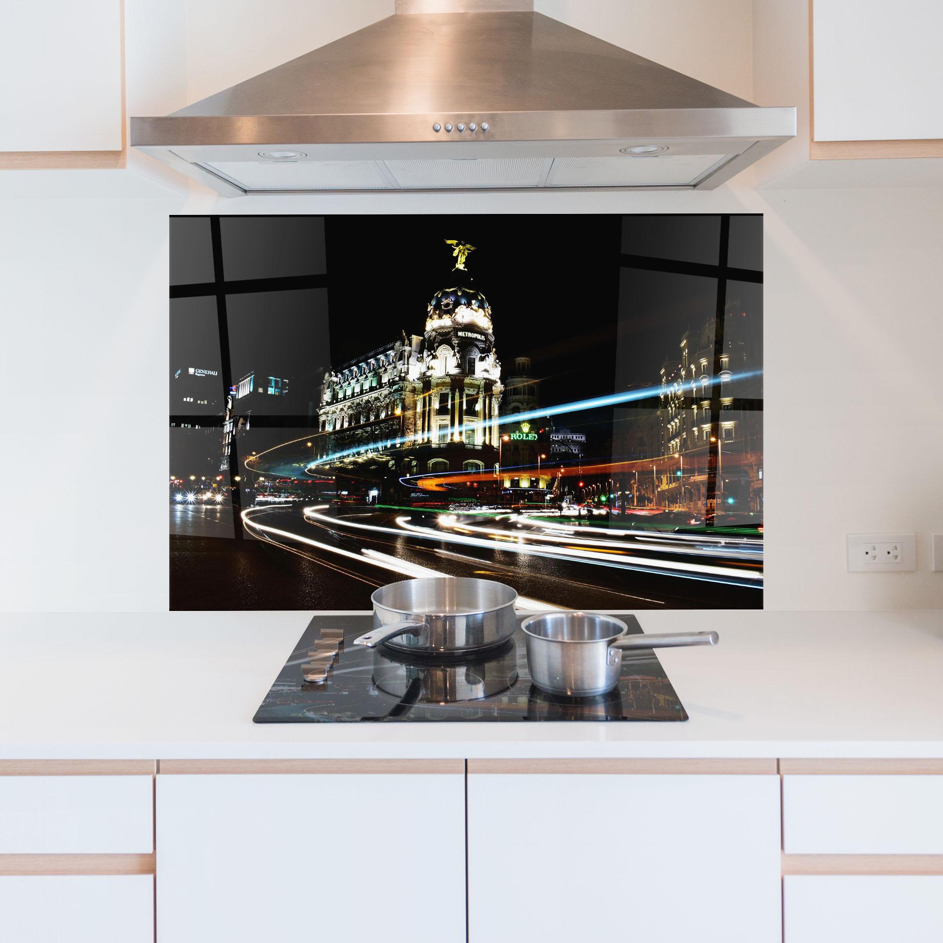 Стъклен панел за кухня Madrid At Night mockup 5