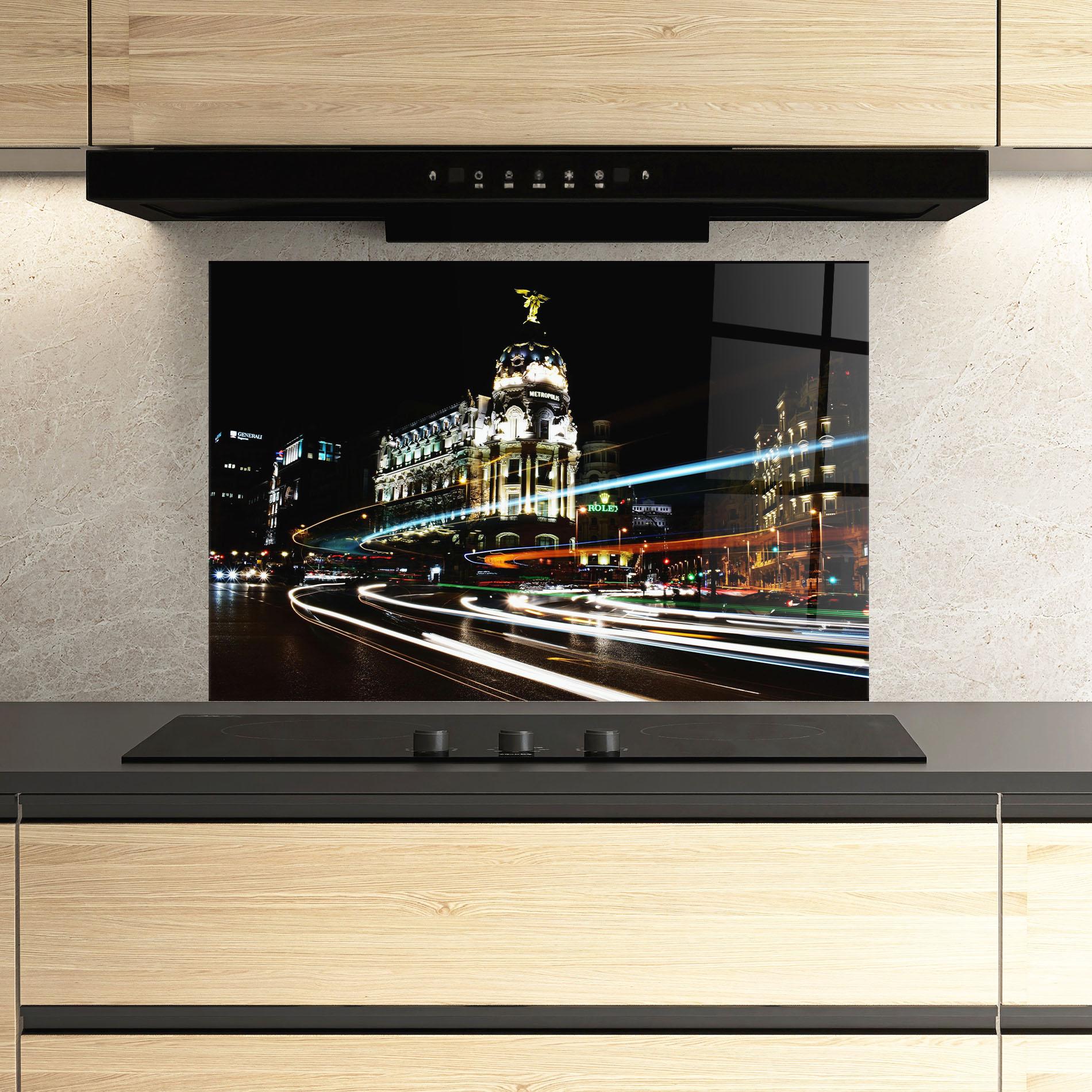 Стъклен панел за кухня Madrid At Night mockup 3