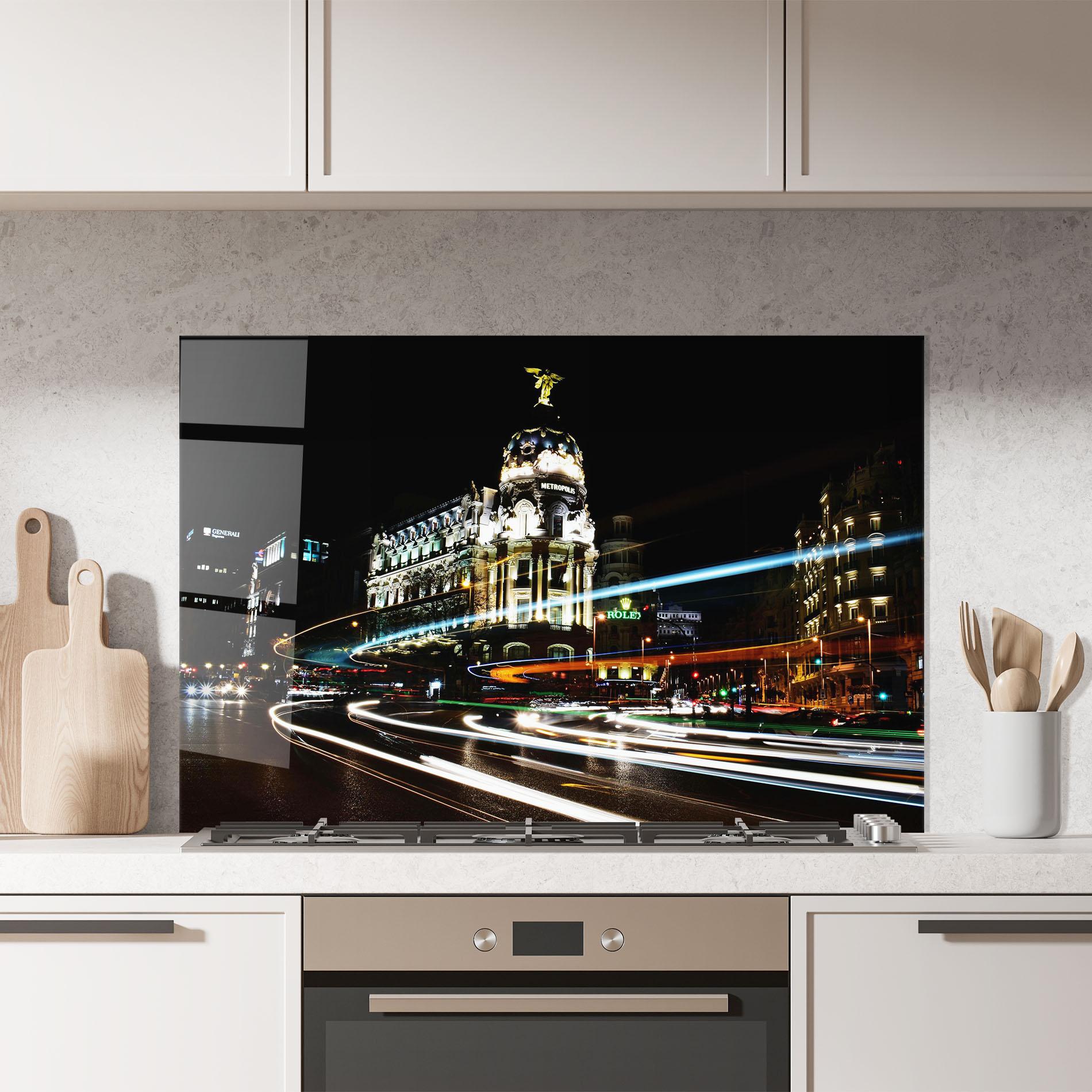 Стъклен панел за кухня Madrid At Night mockup 7