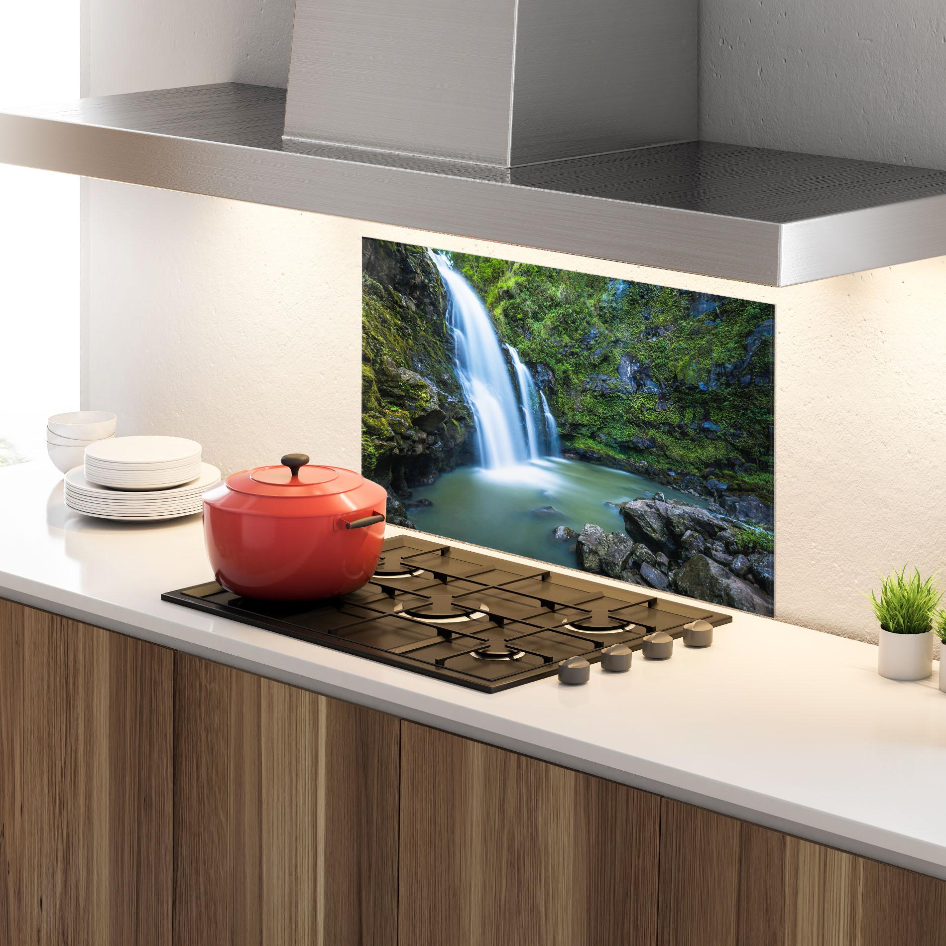 Стъклен панел за кухня Swimming In Waterfall mockup 4
