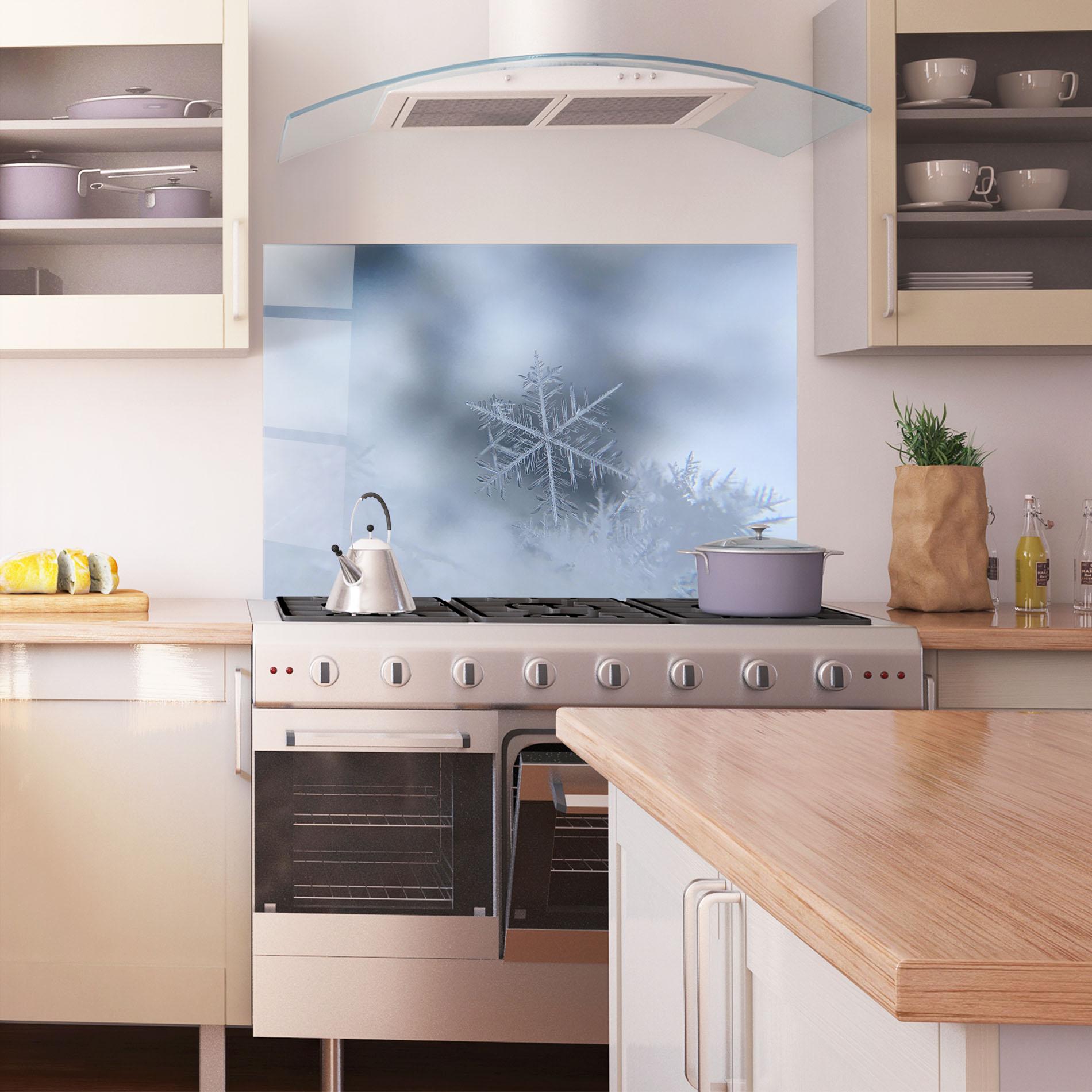 Стъклен панел за кухня Pretty Snowflake mockup 1