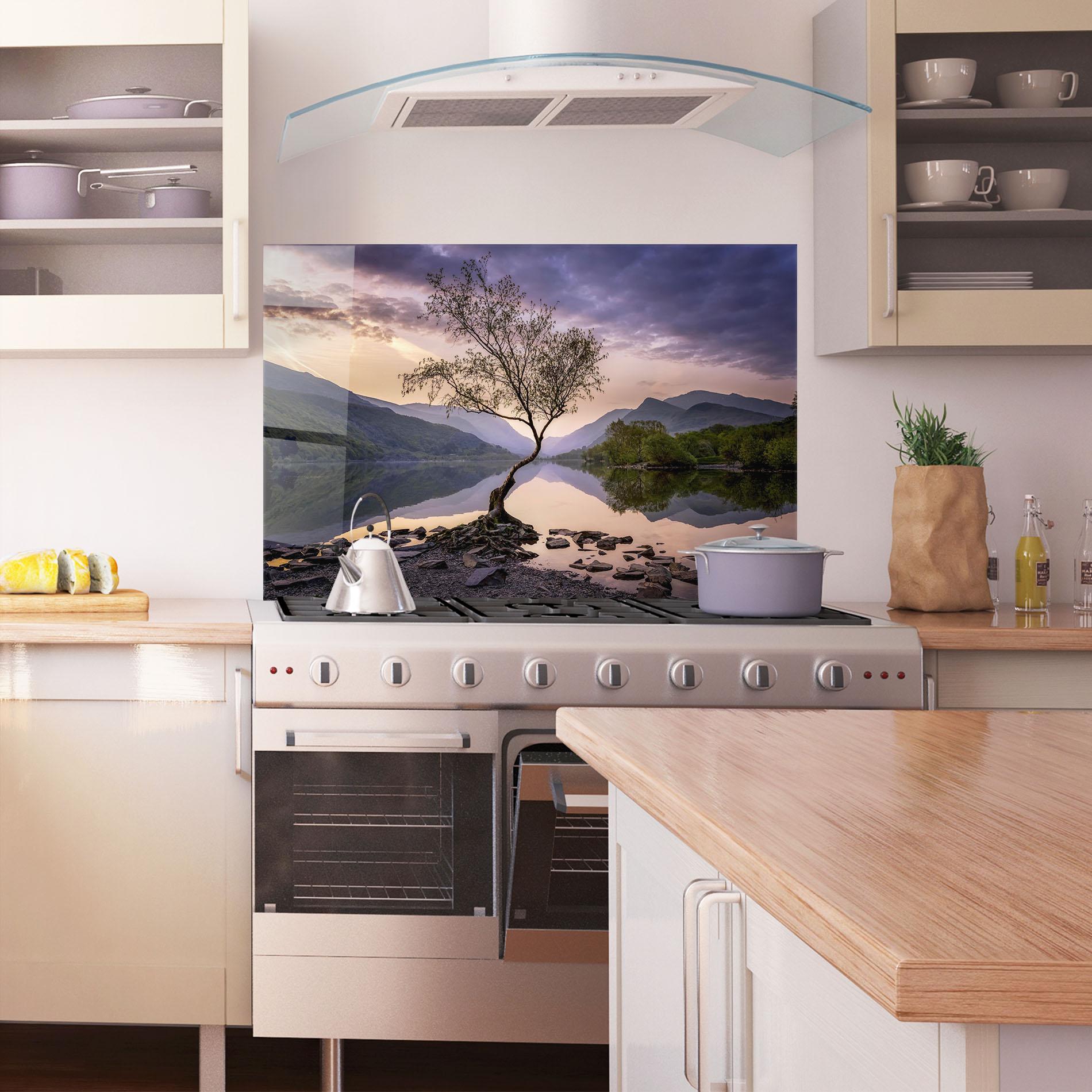 Стъклен панел за кухня Lone Tree mockup 1