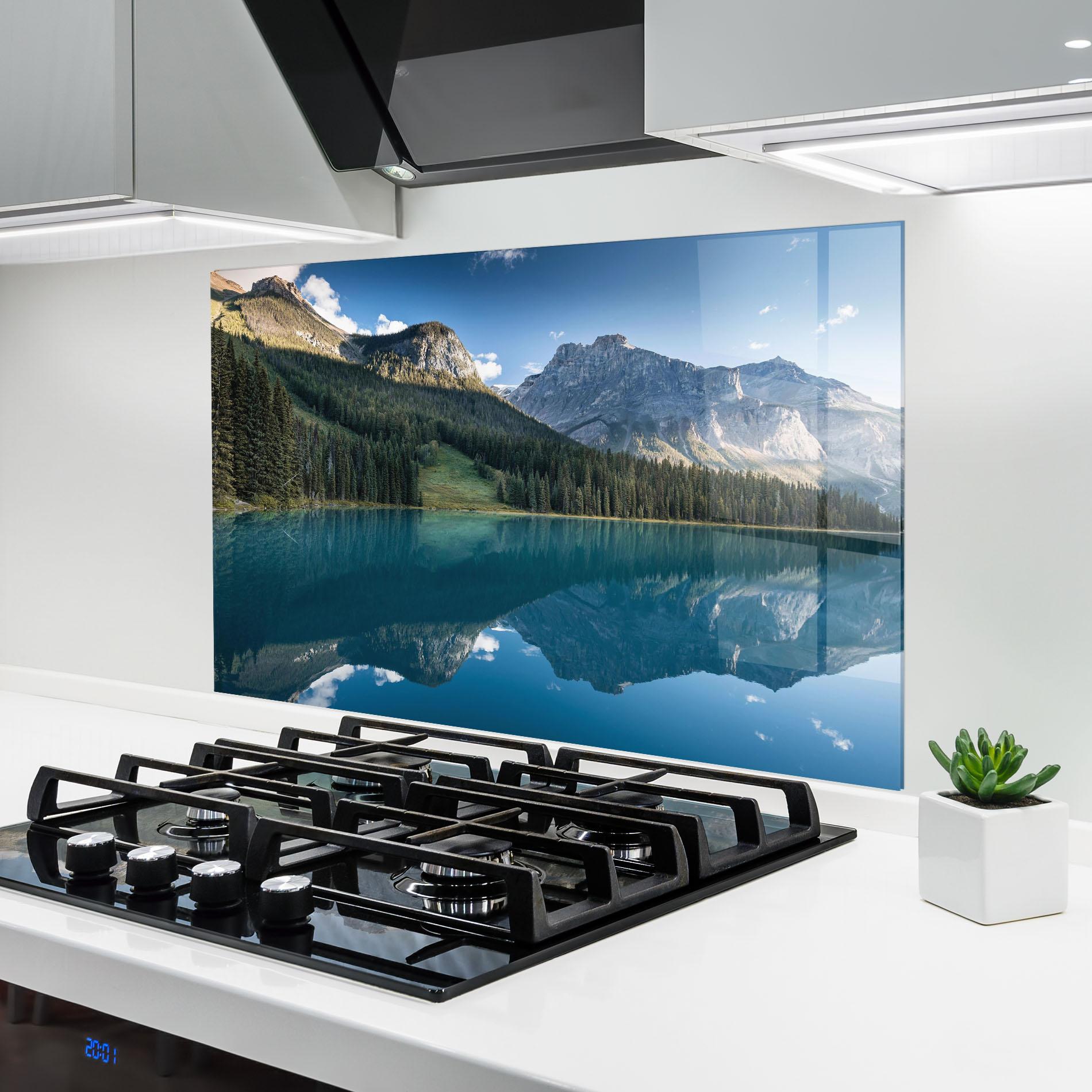 Стъклен панел за кухня Beautiful Emerald Lake mockup 6
