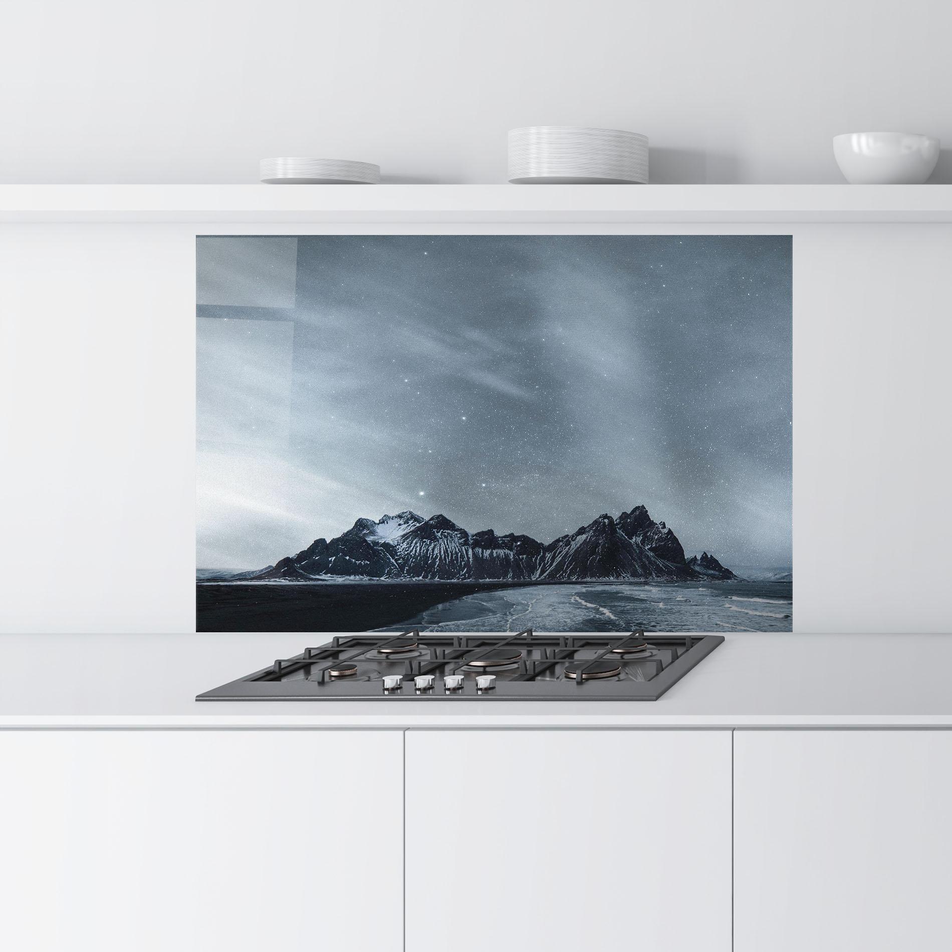 Стъклен панел за кухня Grey Star Mountain mockup 9