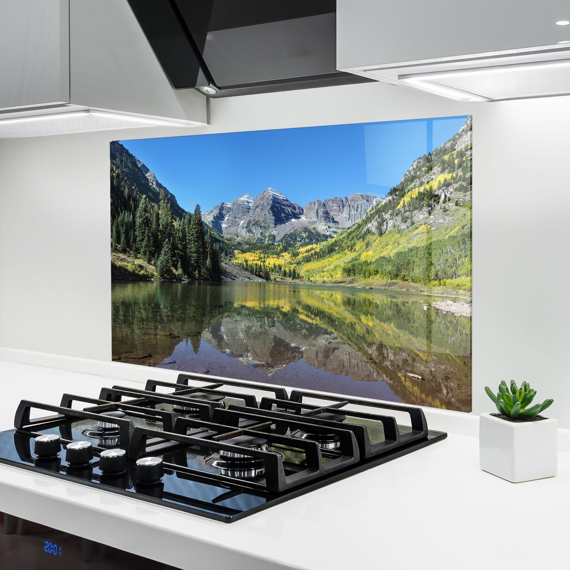 Стъклен панел за кухня Lake Green Mountain mockup 6