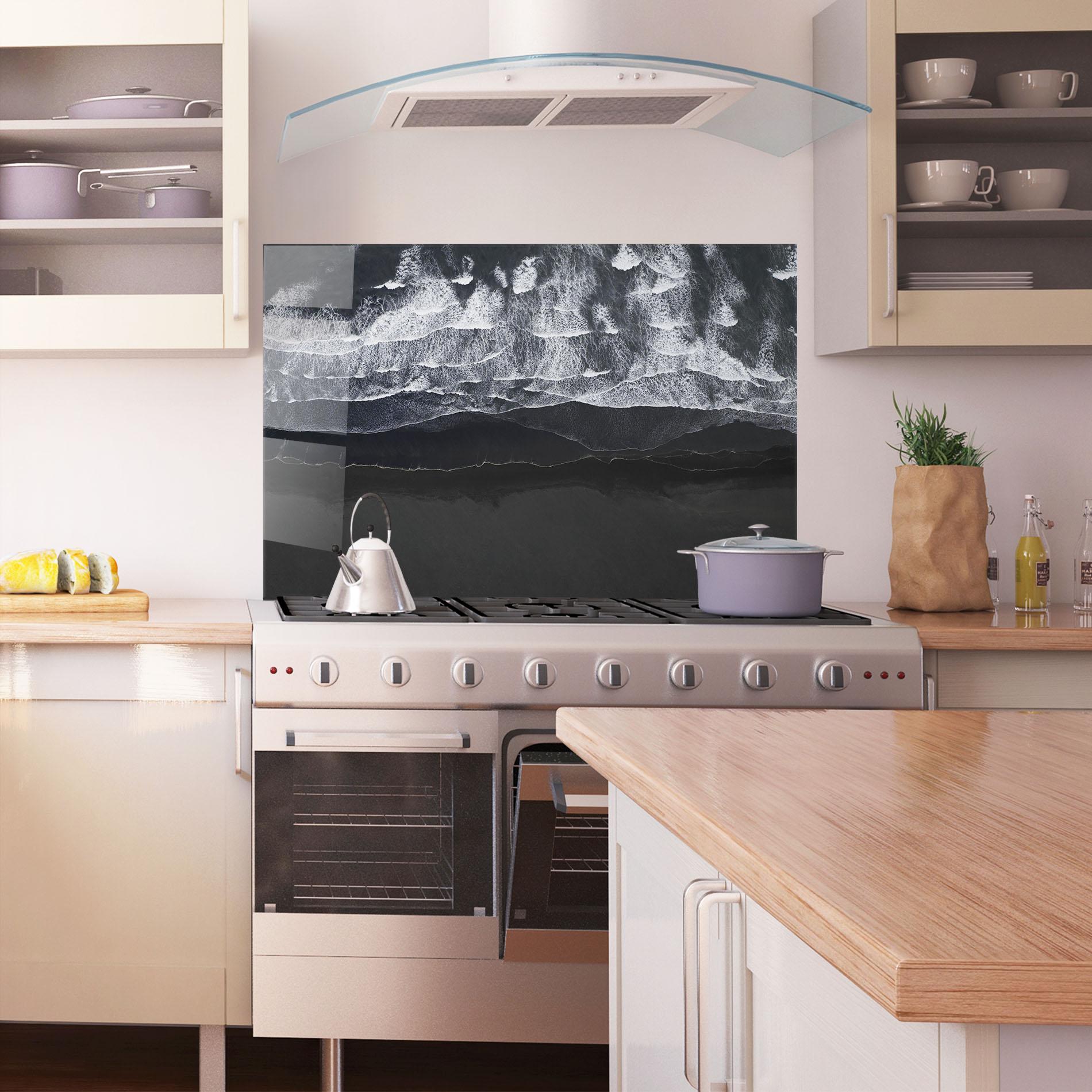 Стъклен панел за кухня Grey Waves Beach mockup 1