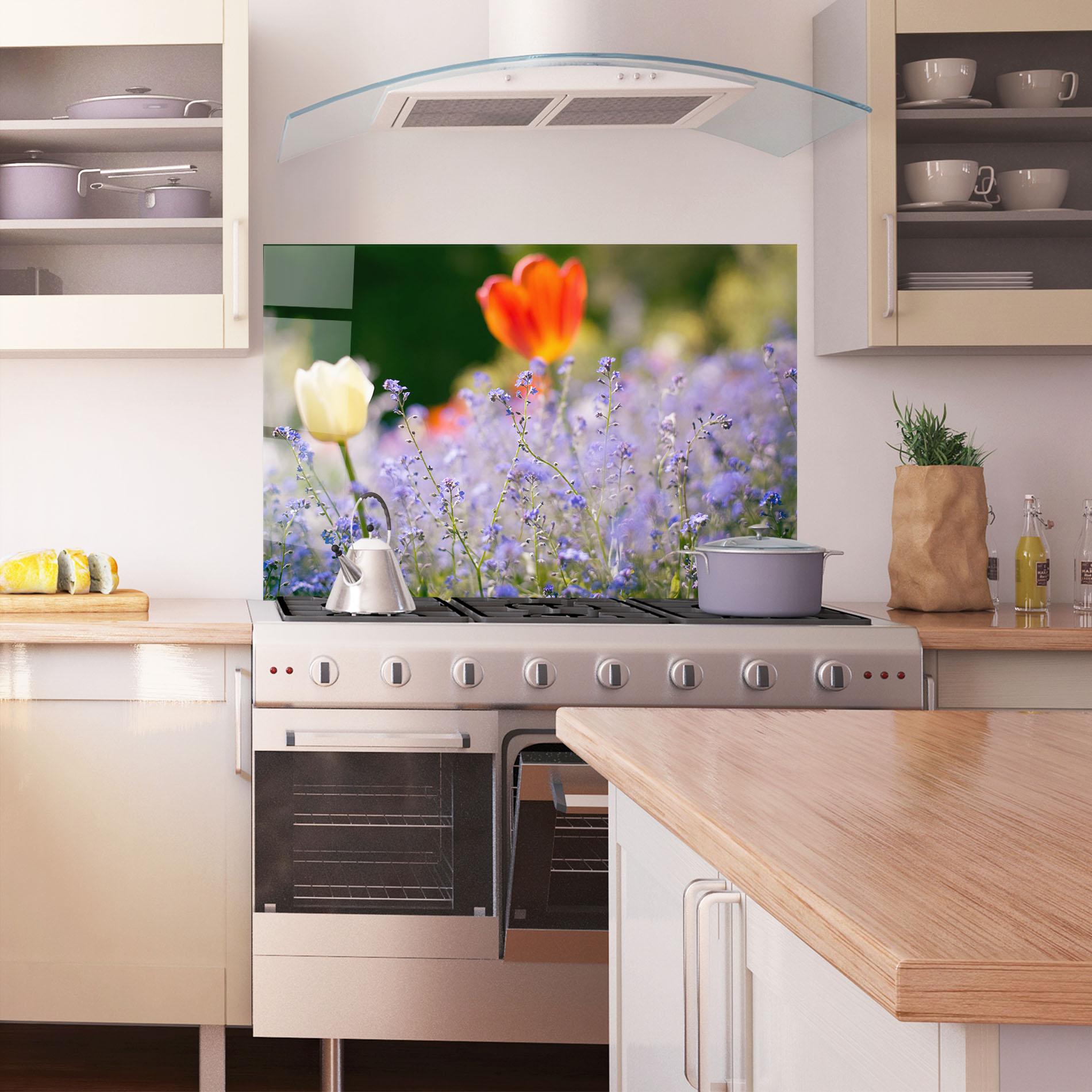 Стъклен панел за кухня Small Little Spring Flower mockup 1