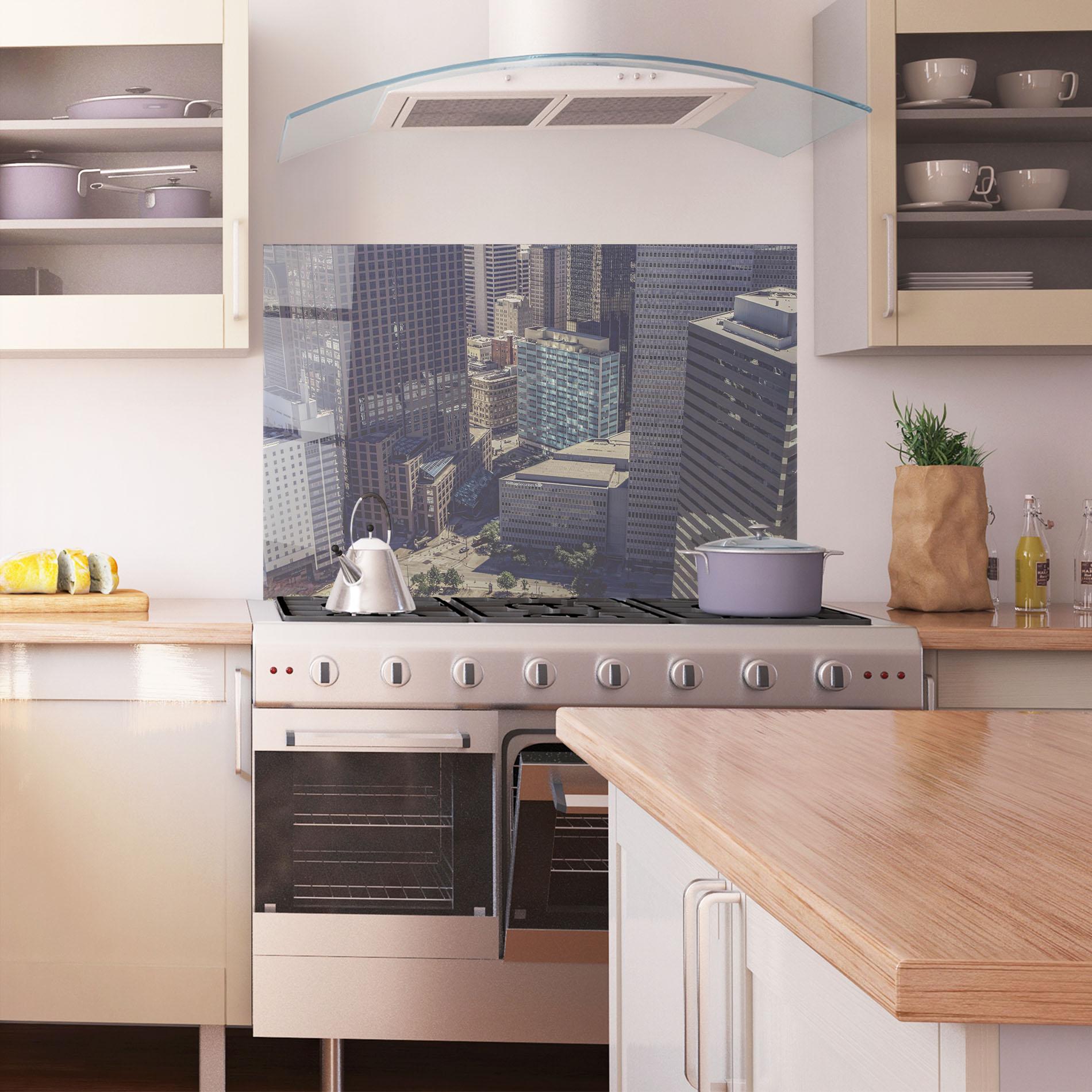 Стъклен панел за кухня Cream Light Building mockup 1