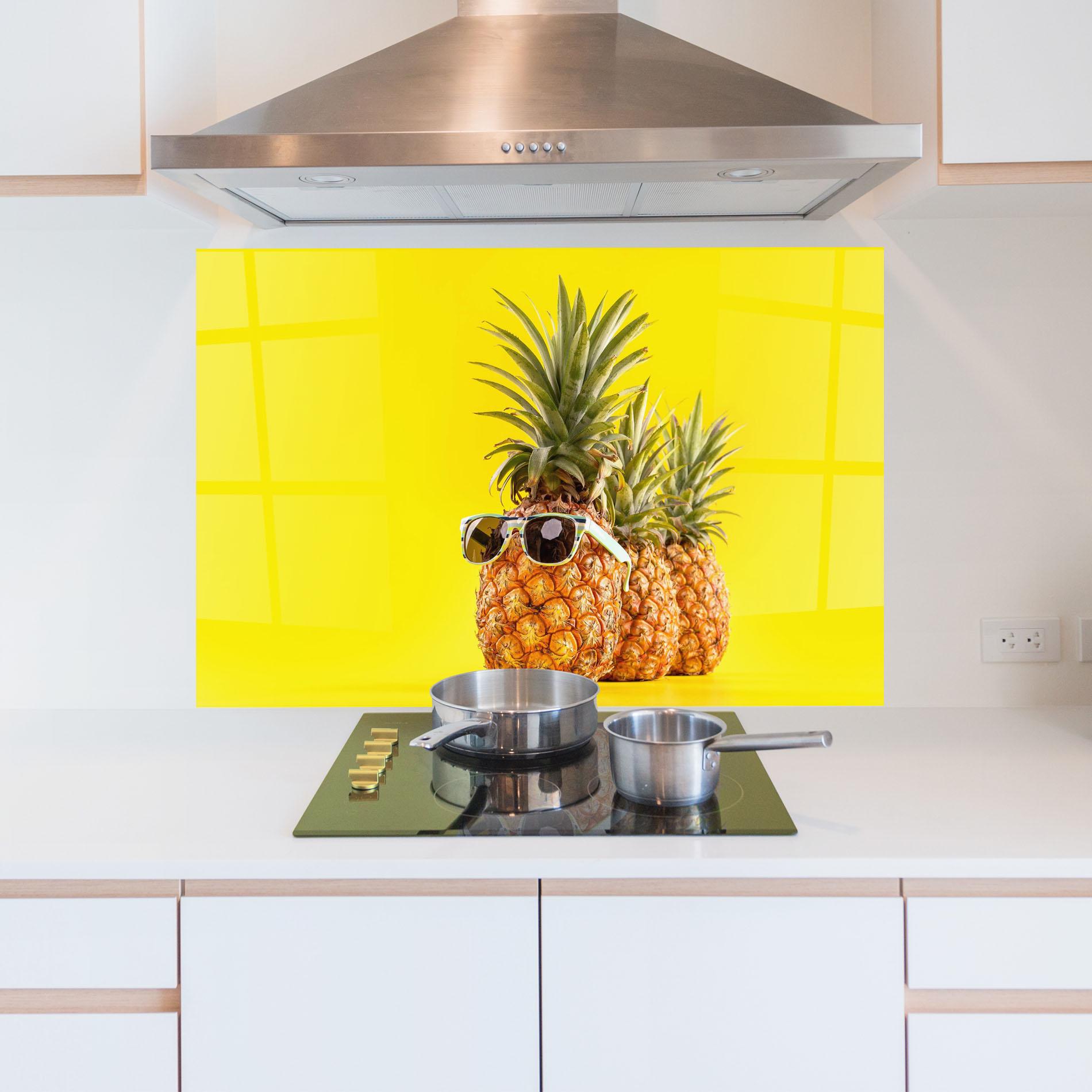 Стъклен панел за кухня Pineapple Looking Up mockup 5