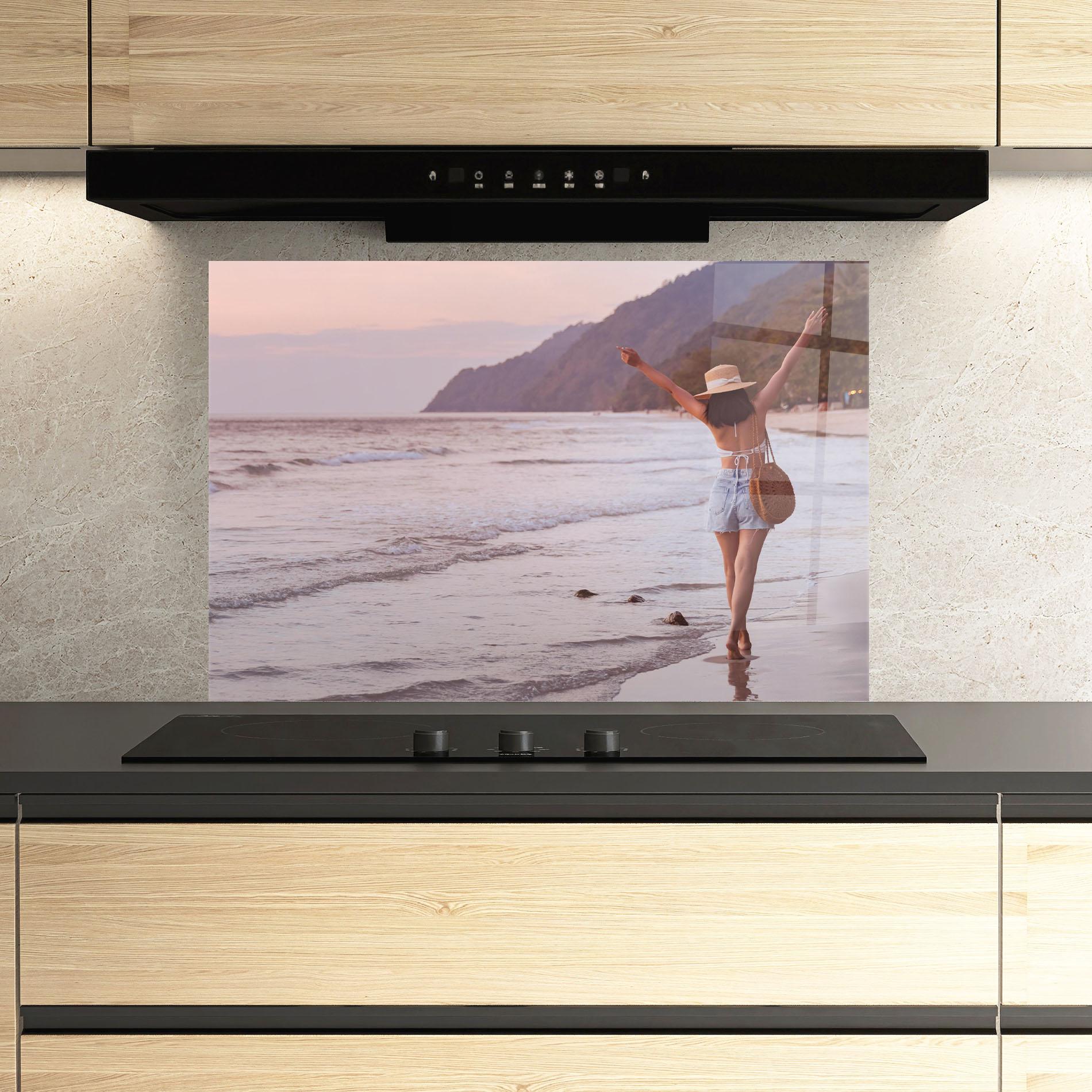 Стъклен панел за кухня Beach Traveler mockup 3