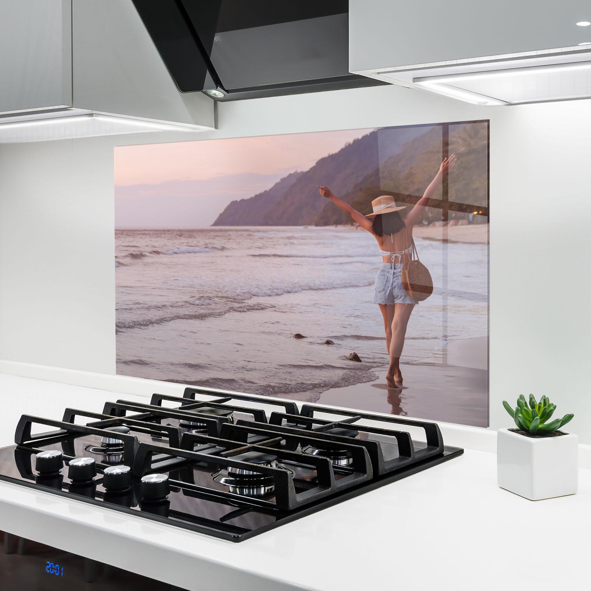Стъклен панел за кухня Beach Traveler mockup 6