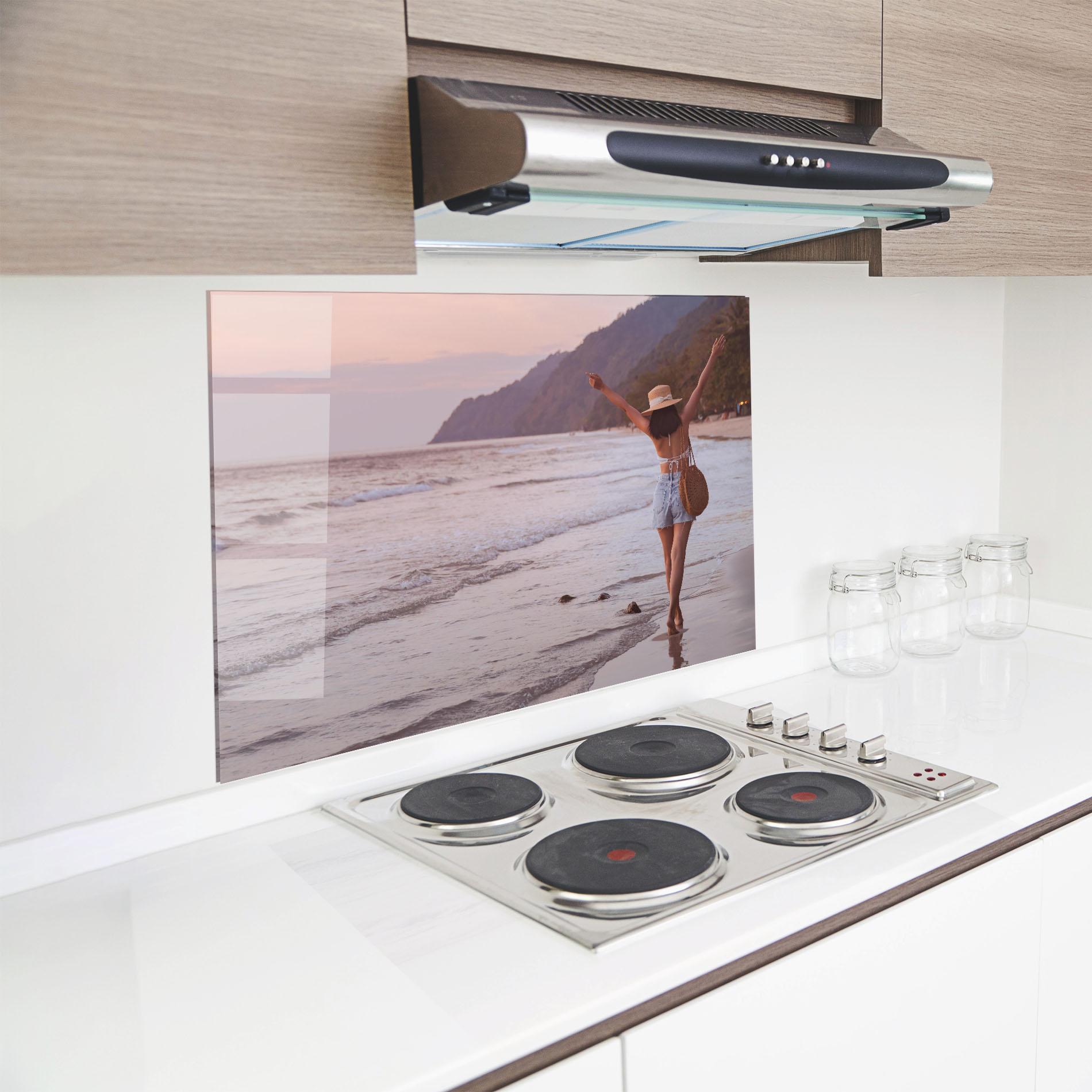 Стъклен панел за кухня Beach Traveler mockup 8