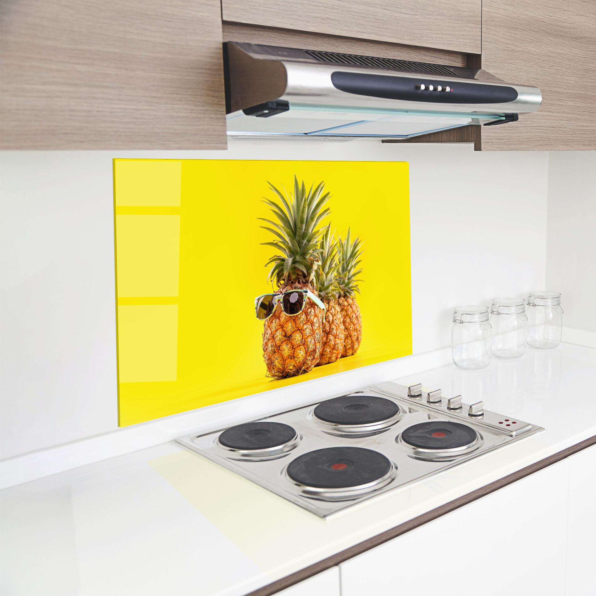 Стъклен панел за кухня Pineapple Looking Up mockup 8