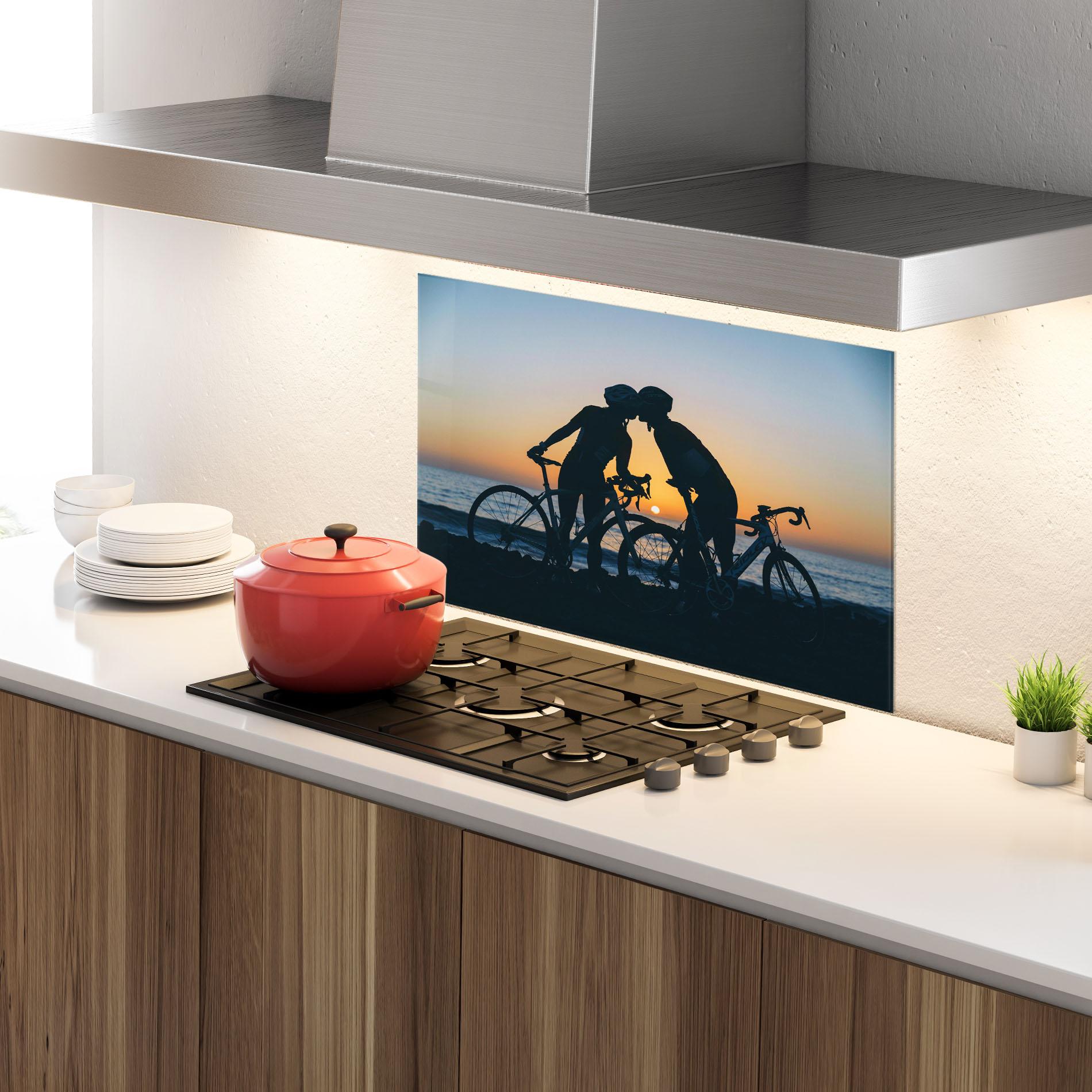 Стъклен панел за кухня Bike Couple Kissing mockup 4