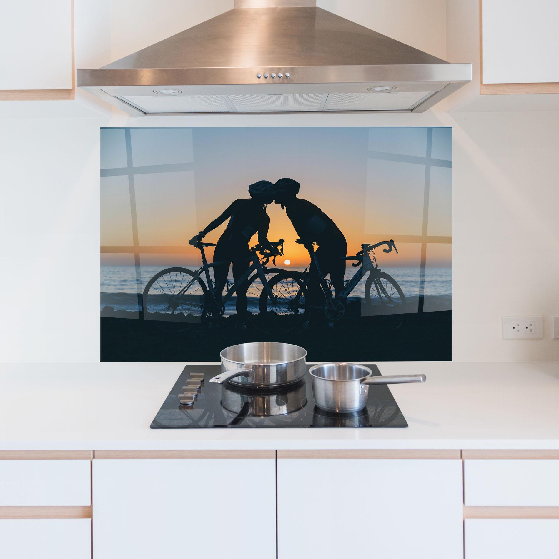 Стъклен панел за кухня Bike Couple Kissing mockup 5