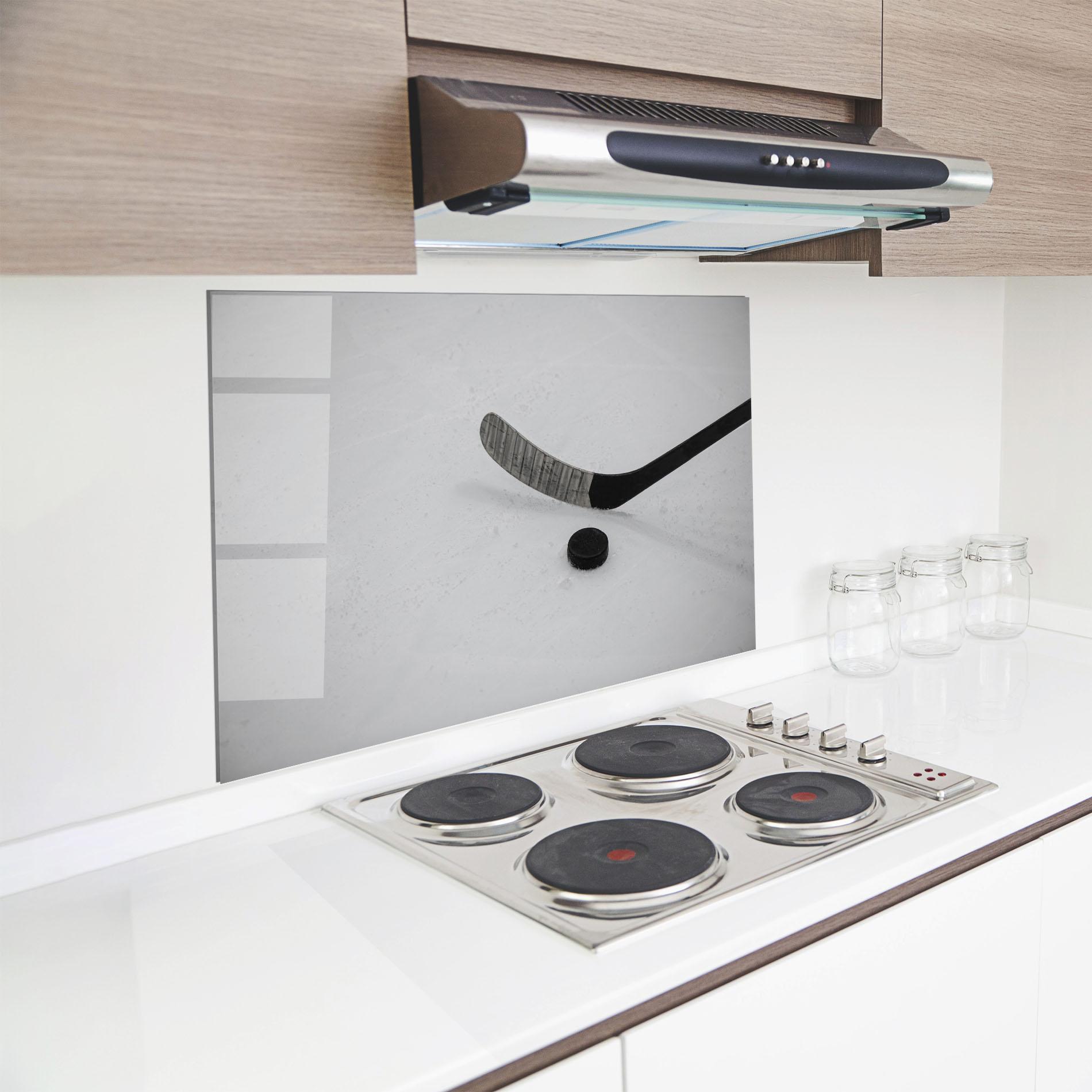 Стъклен панел за кухня Hockey Puck mockup 8
