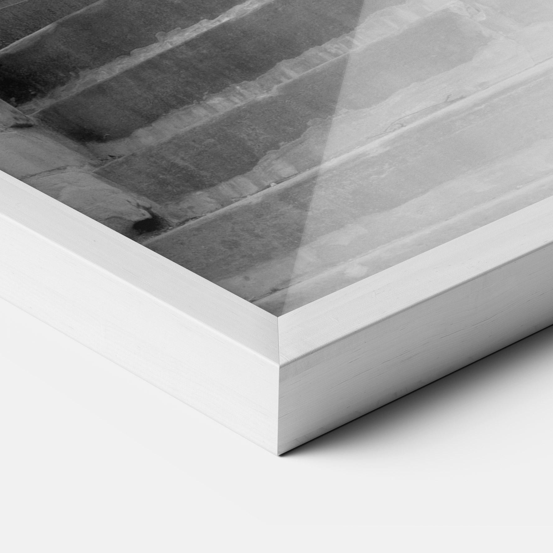 Рамкиран постер Grey Dors mockup 3