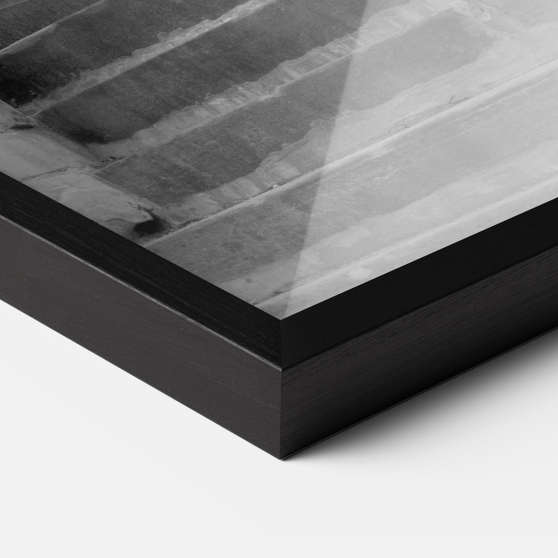 Рамкиран постер Grey Dors mockup 3