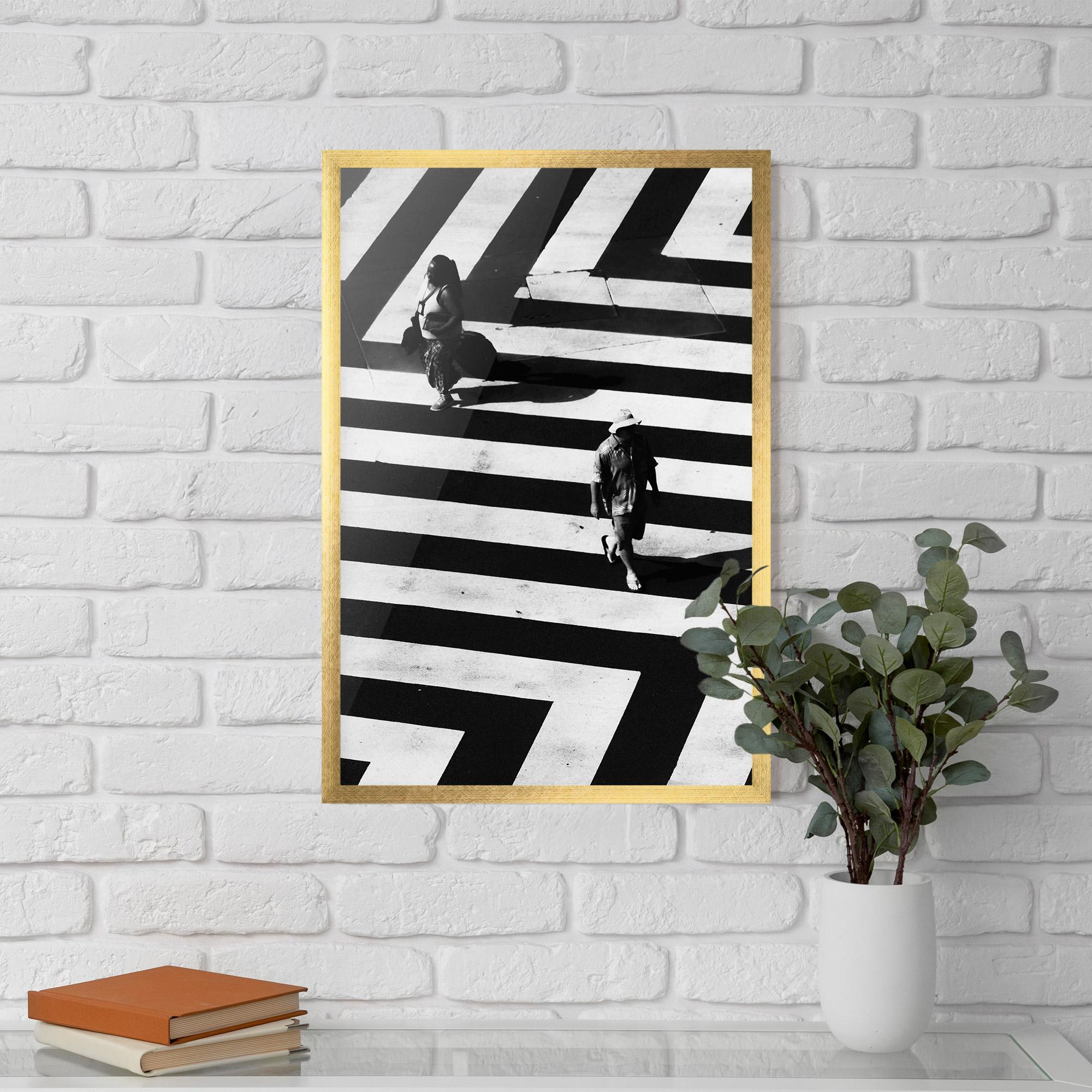 Рамкиран постер Walking On Lines mockup 5