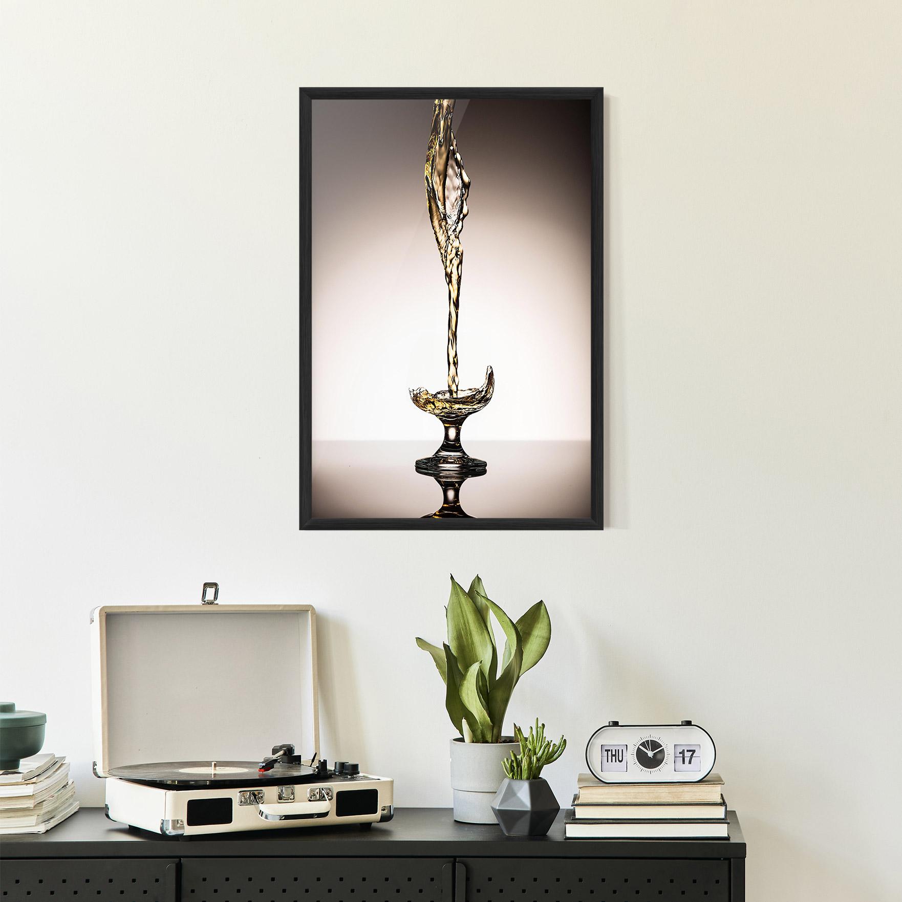 Рамкиран постер White Wine Splash mockup 2