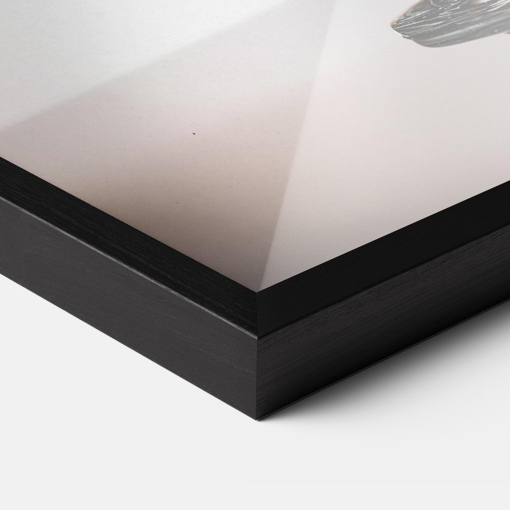 Рамкиран постер White Wine Splash mockup 3