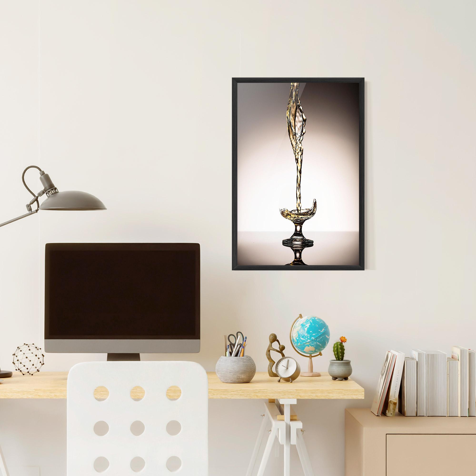 Рамкиран постер White Wine Splash mockup 6