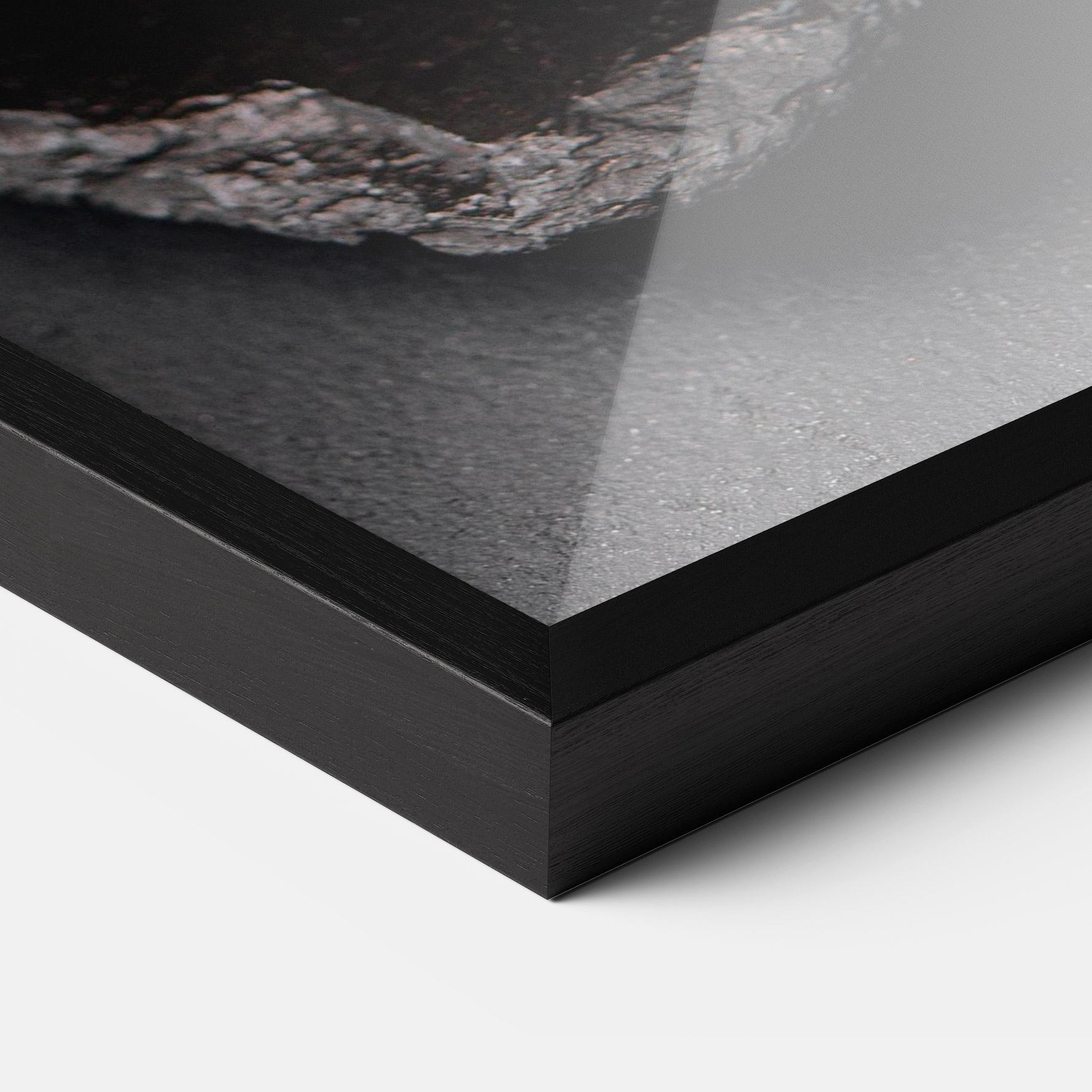 Рамкиран постер Chocolate Berries Cake mockup 3