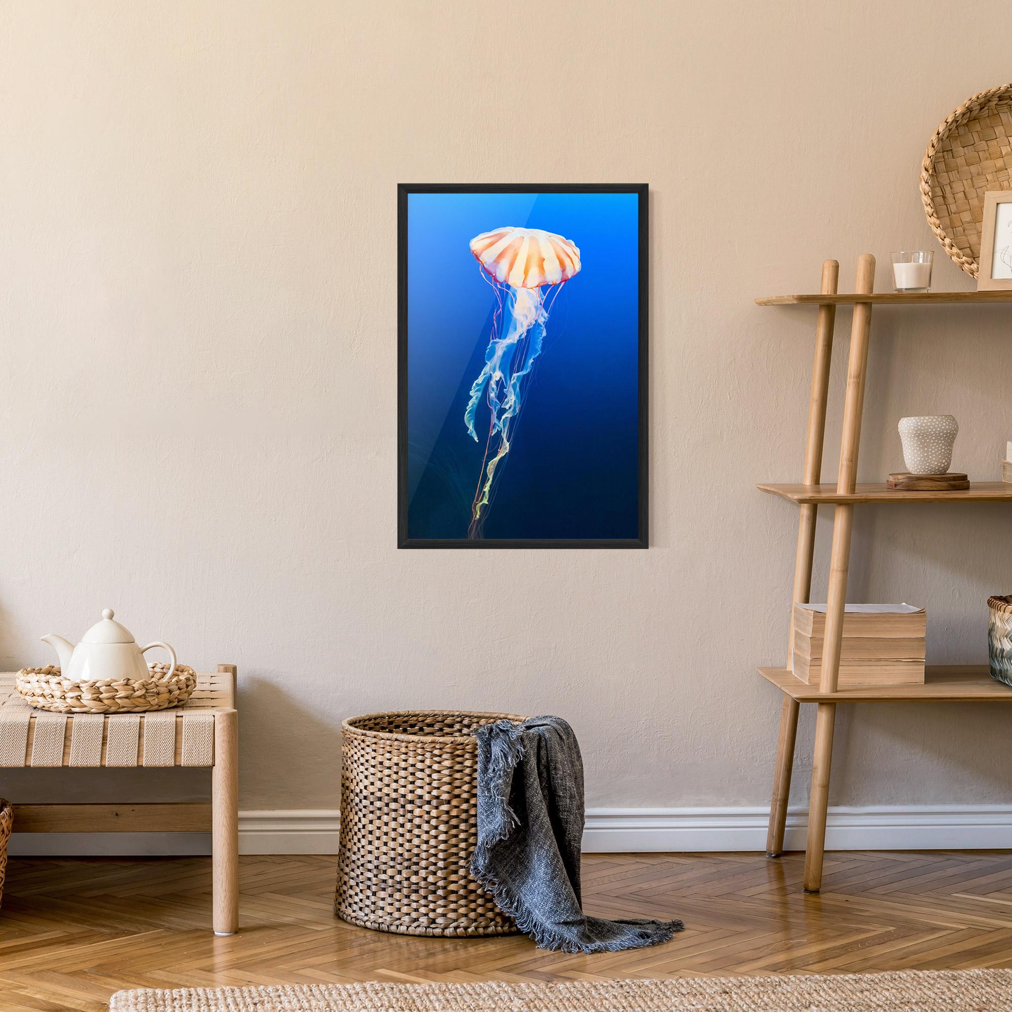 Рамкиран постер Cream Jellyfish mockup 9
