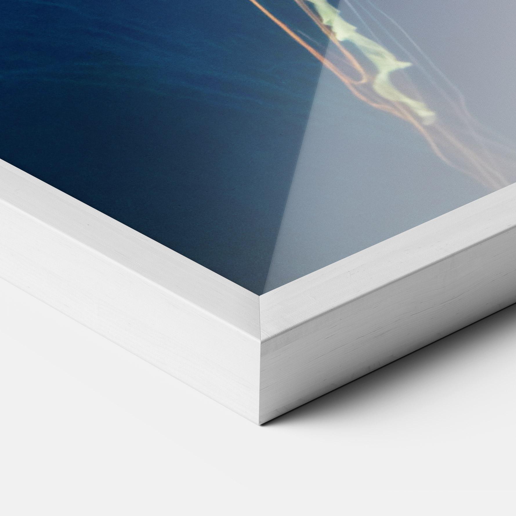 Рамкиран постер Cream Jellyfish mockup 3