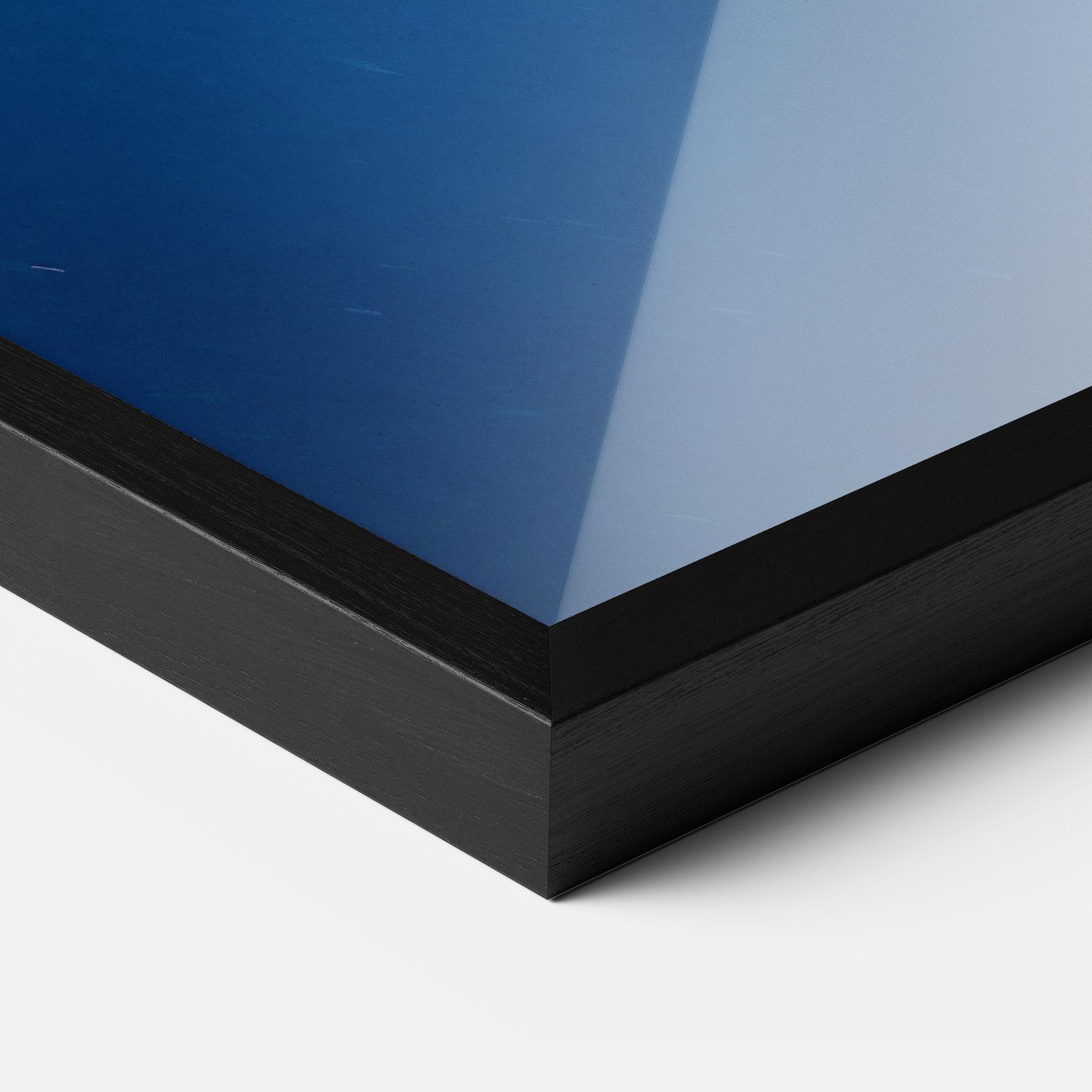 Рамкиран постер Purple Yellow Fish mockup 3