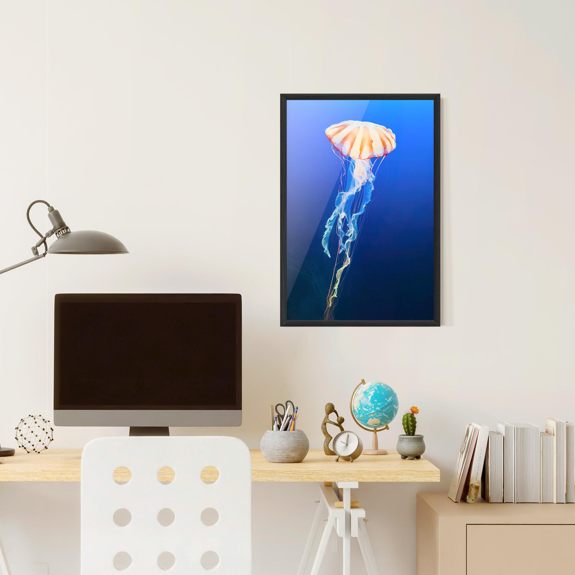 Рамкиран постер Cream Jellyfish mockup 6