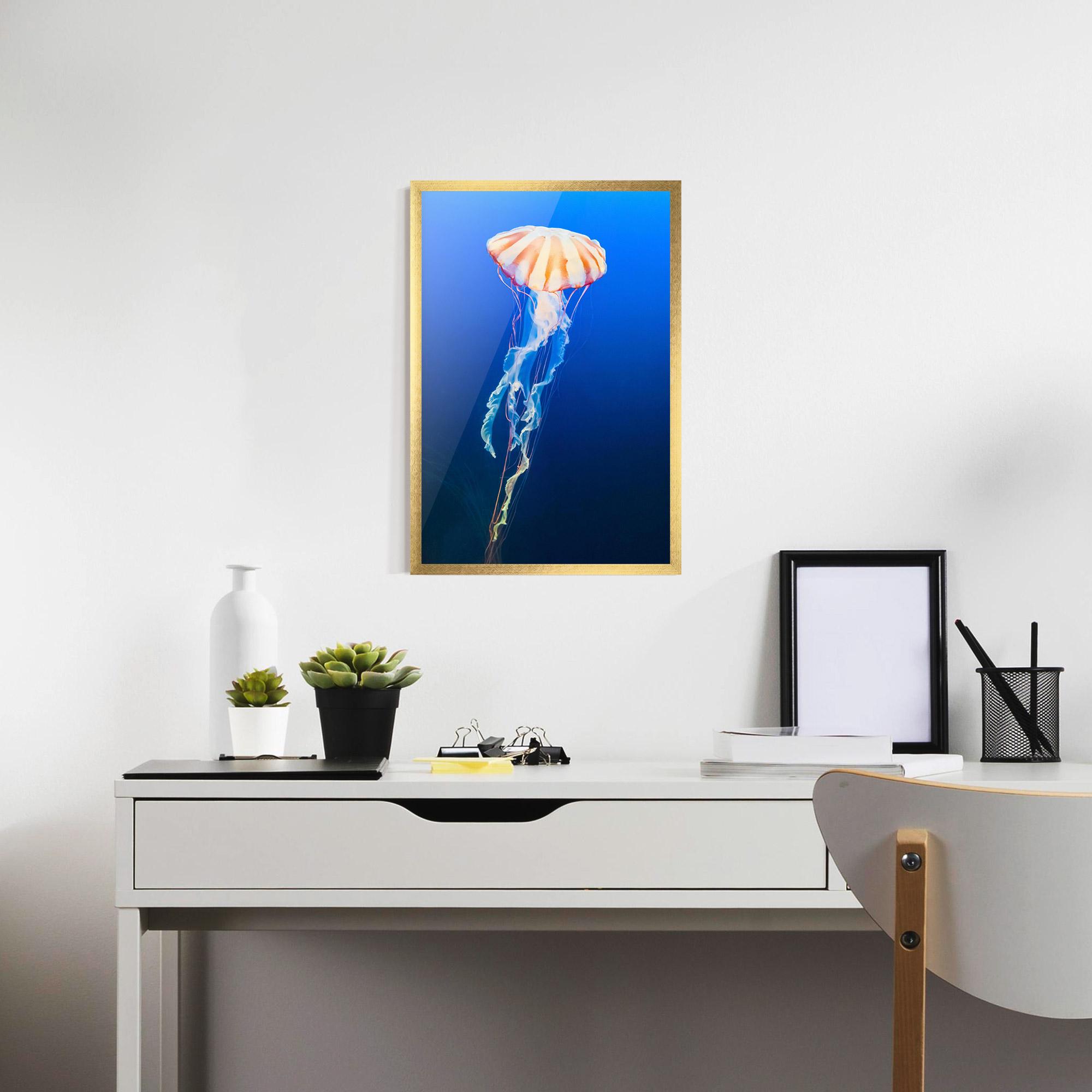 Рамкиран постер Cream Jellyfish mockup 7