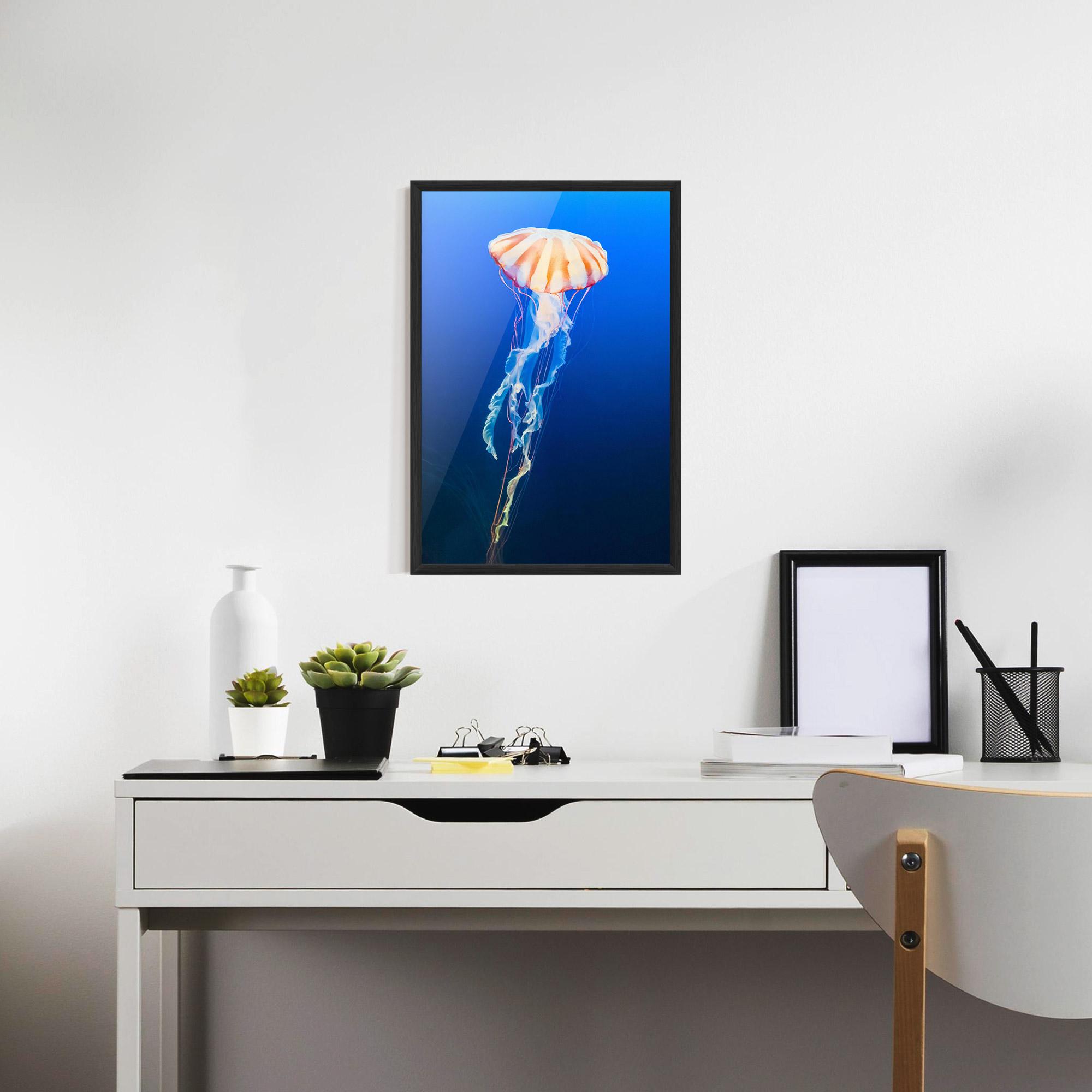 Рамкиран постер Cream Jellyfish mockup 7