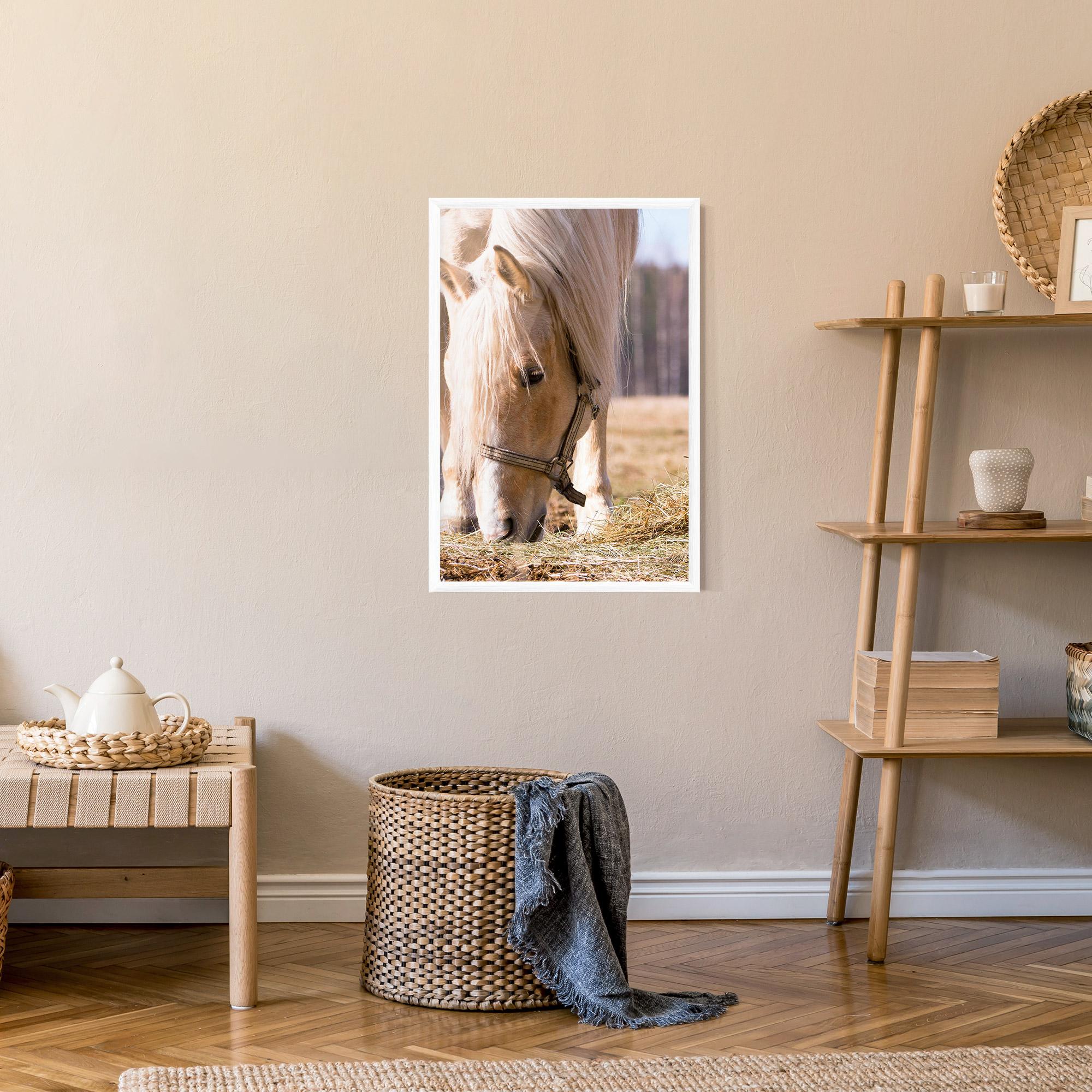 Рамкиран постер Cream Horse Eating mockup 9