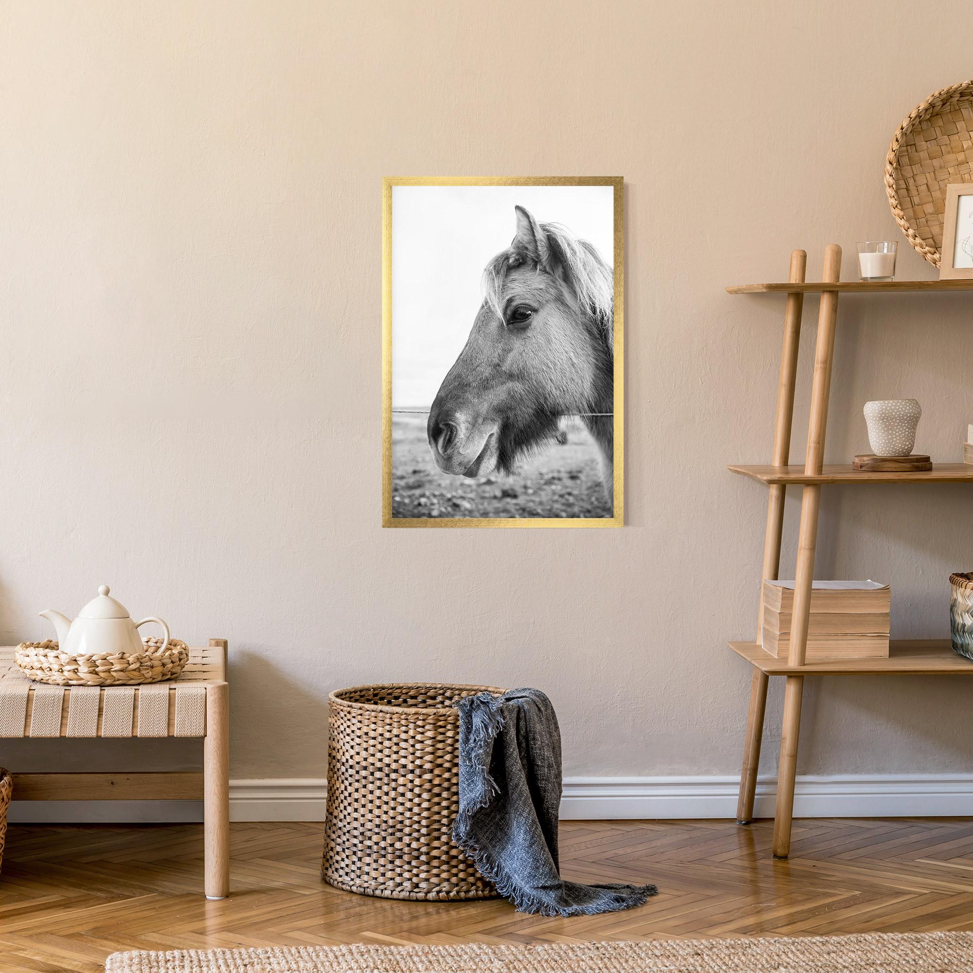 Рамкиран постер Gray Horse Head mockup 9