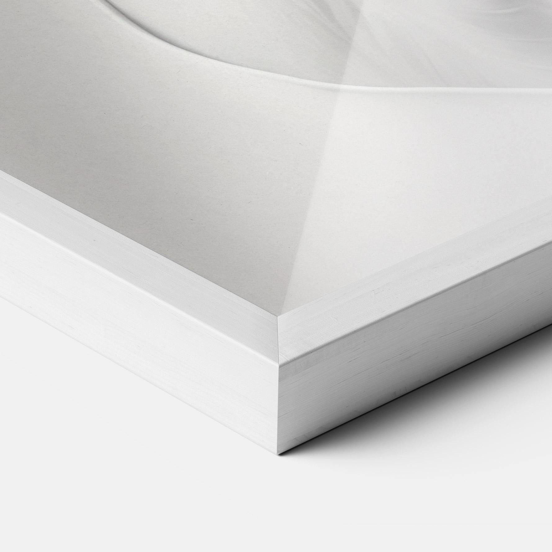 Рамкиран постер White Horse Portrait mockup 3