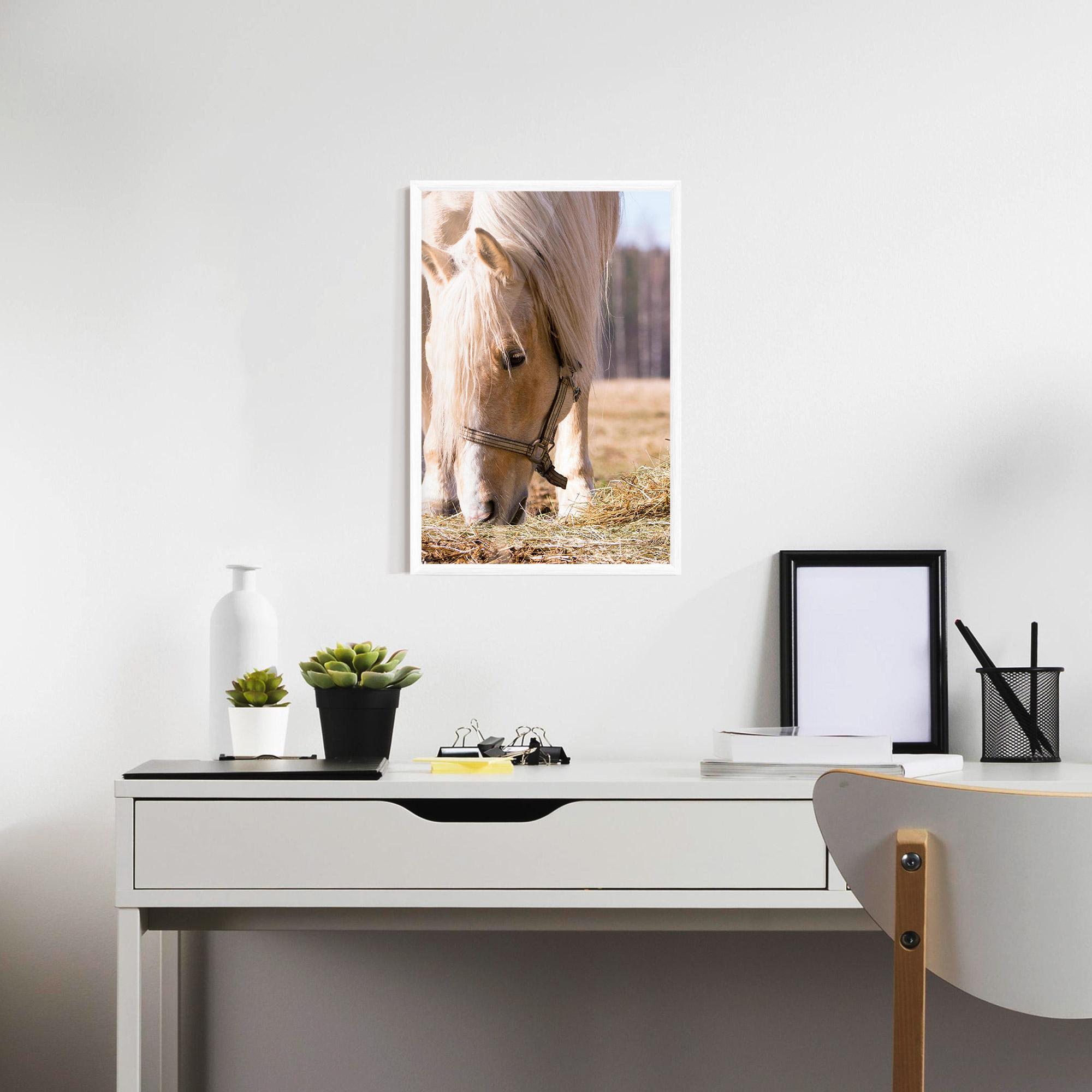 Рамкиран постер Cream Horse Eating mockup 7