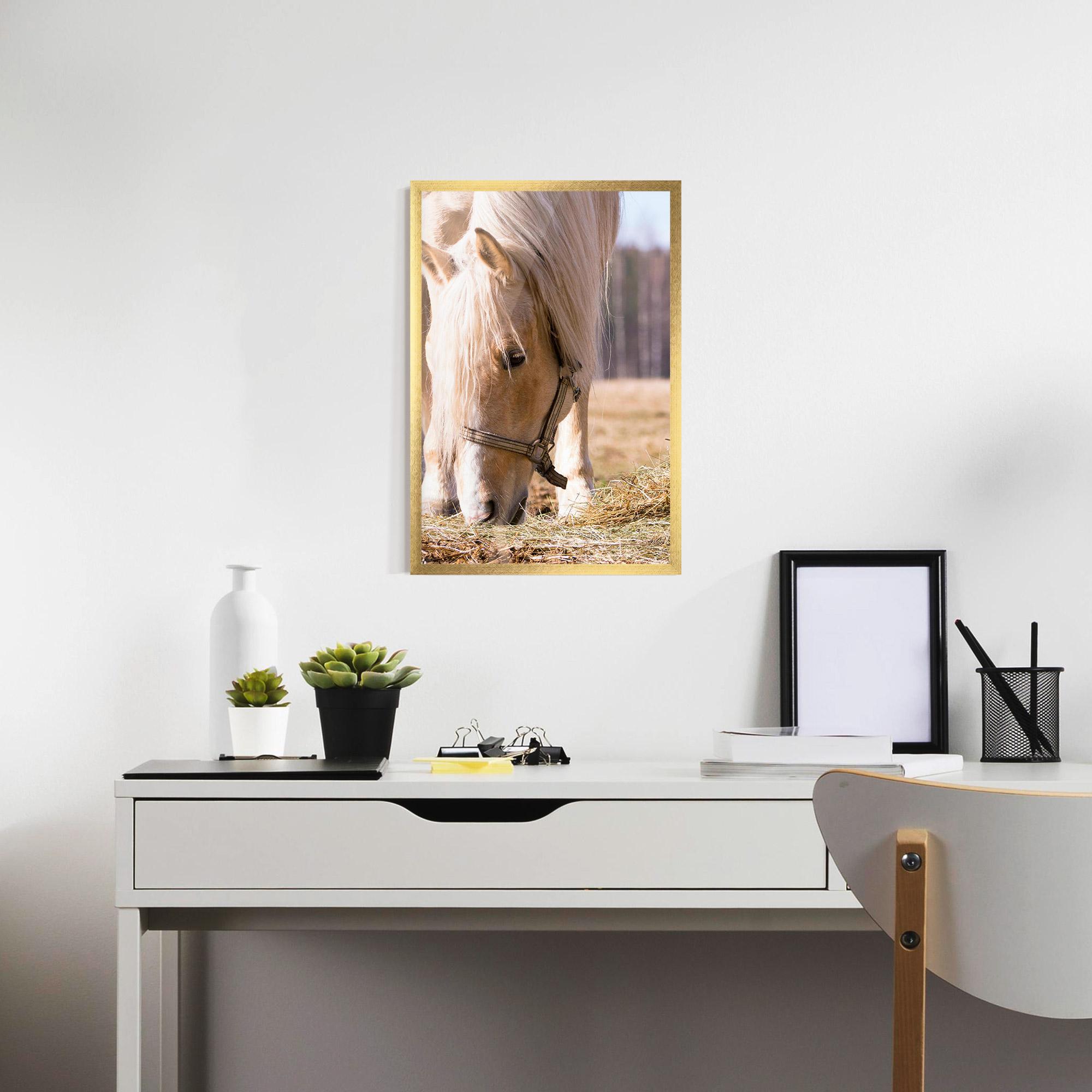 Рамкиран постер Cream Horse Eating mockup 7