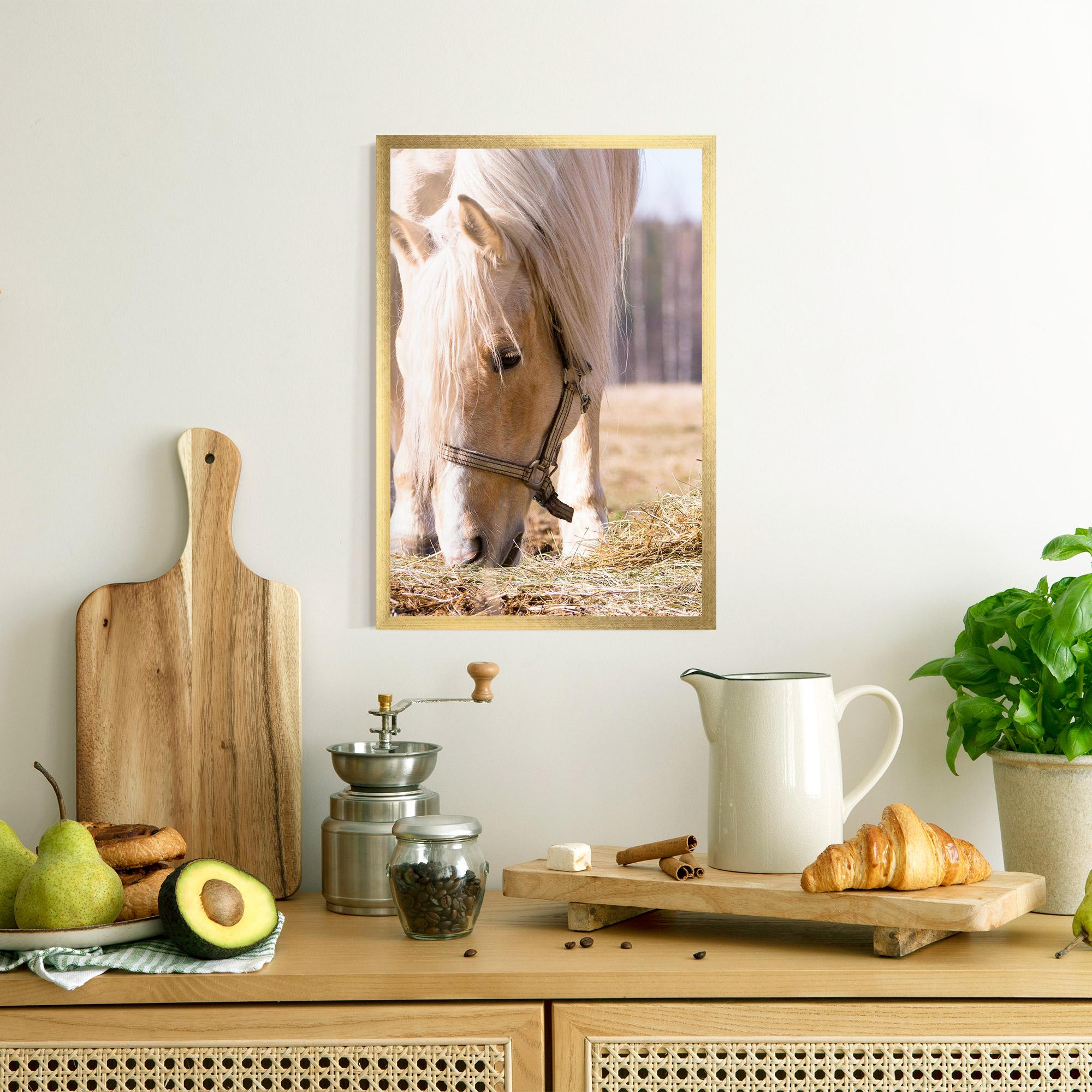 Рамкиран постер Cream Horse Eating mockup 8