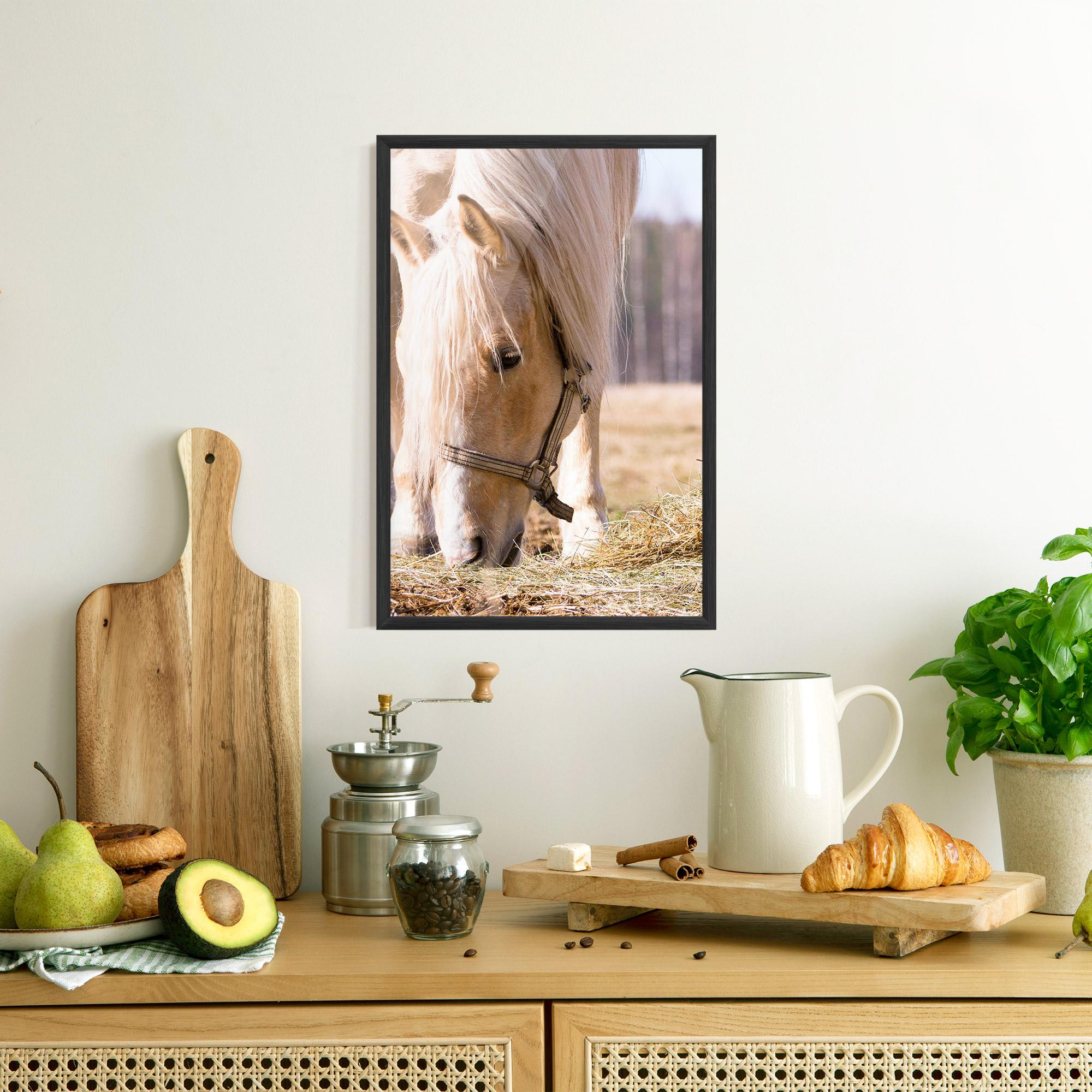 Рамкиран постер Cream Horse Eating mockup 8
