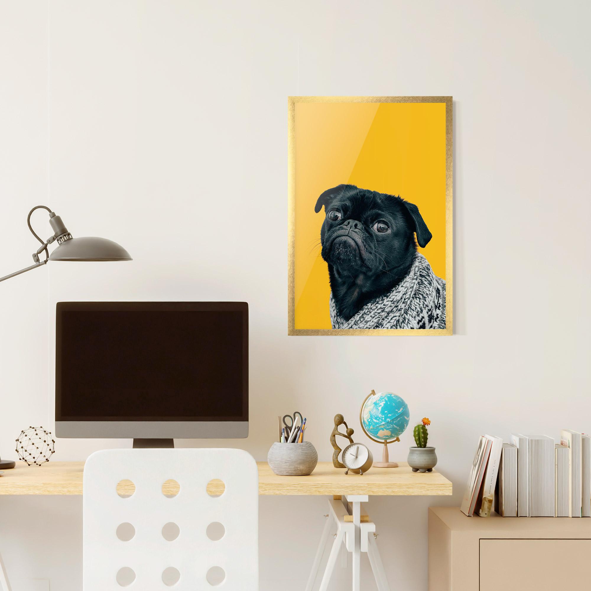 Рамкиран постер Black Pug mockup 6