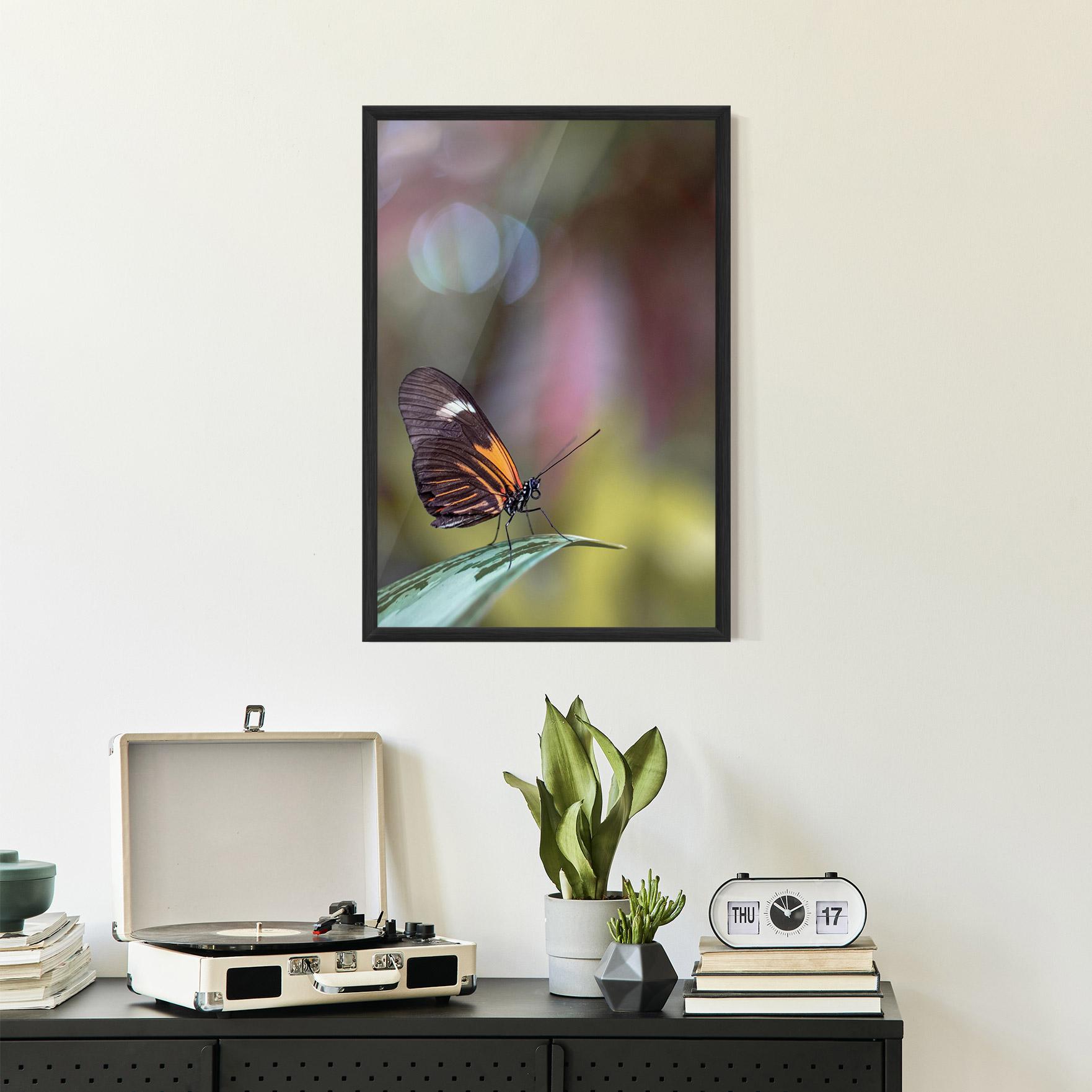 Рамкиран постер Dark Purple Butterfly mockup 2